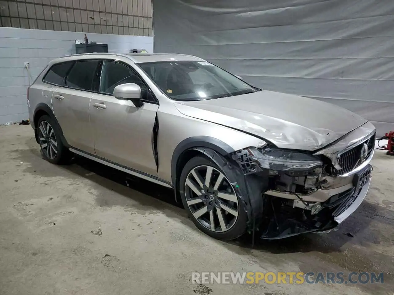 4 Photograph of a damaged car YV4062NC5P1165587 VOLVO V90 2023
