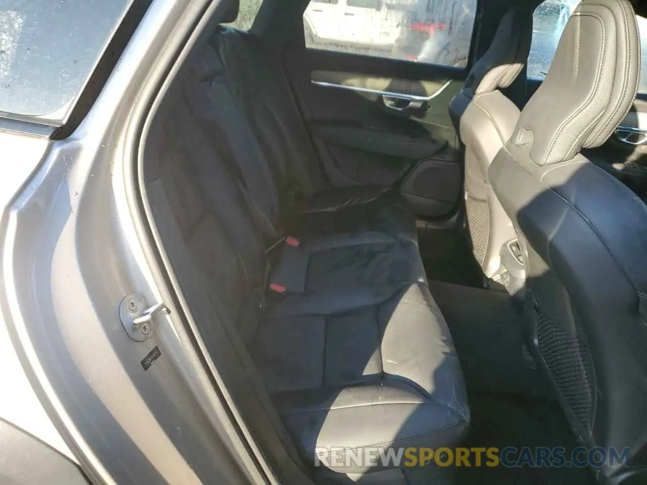10 Photograph of a damaged car YV4062NY0R1192551 VOLVO V90 2024