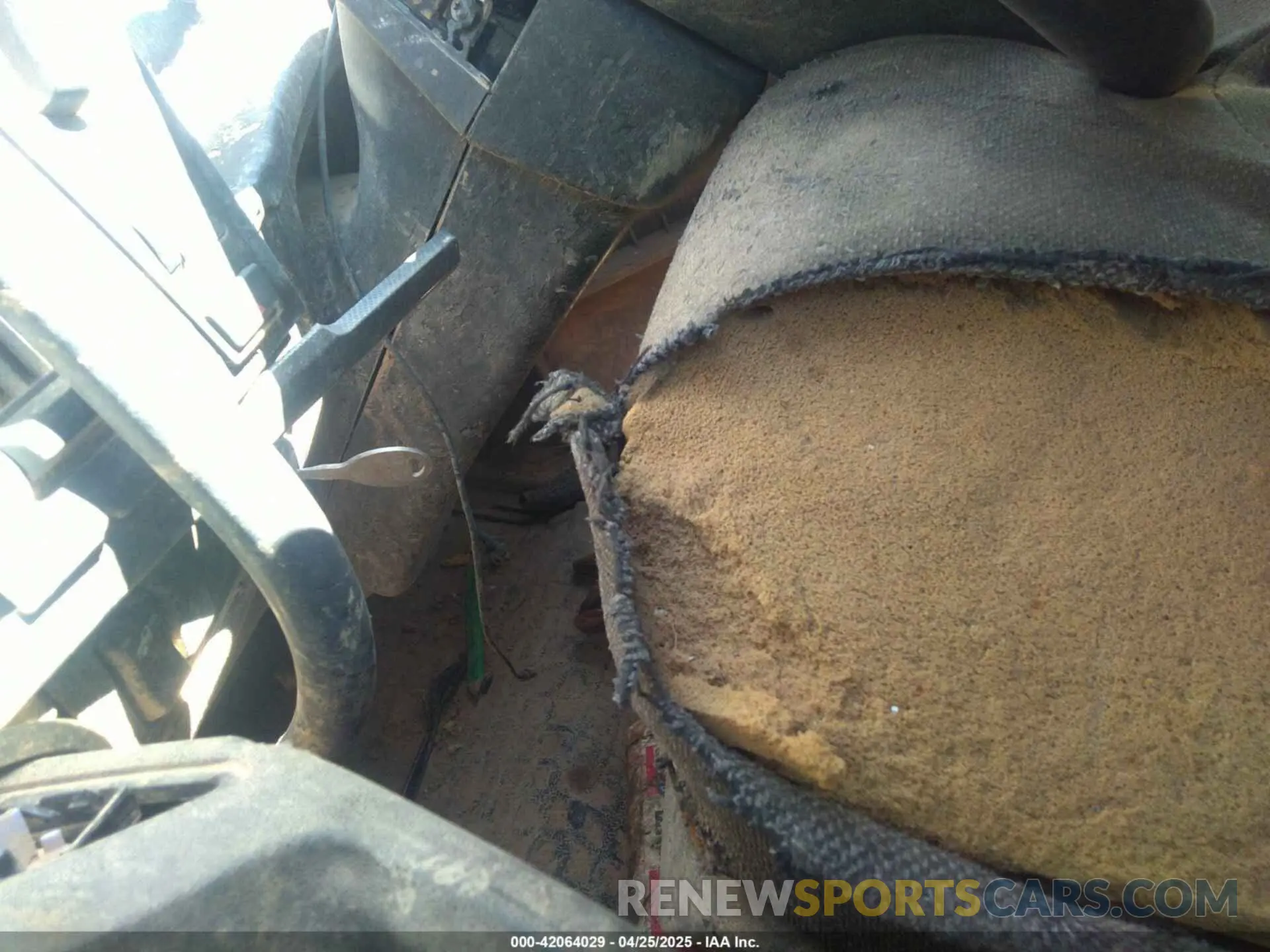 11 Photograph of a damaged car 4V4KG9EJ1KN227119 VOLVO VHD 2019