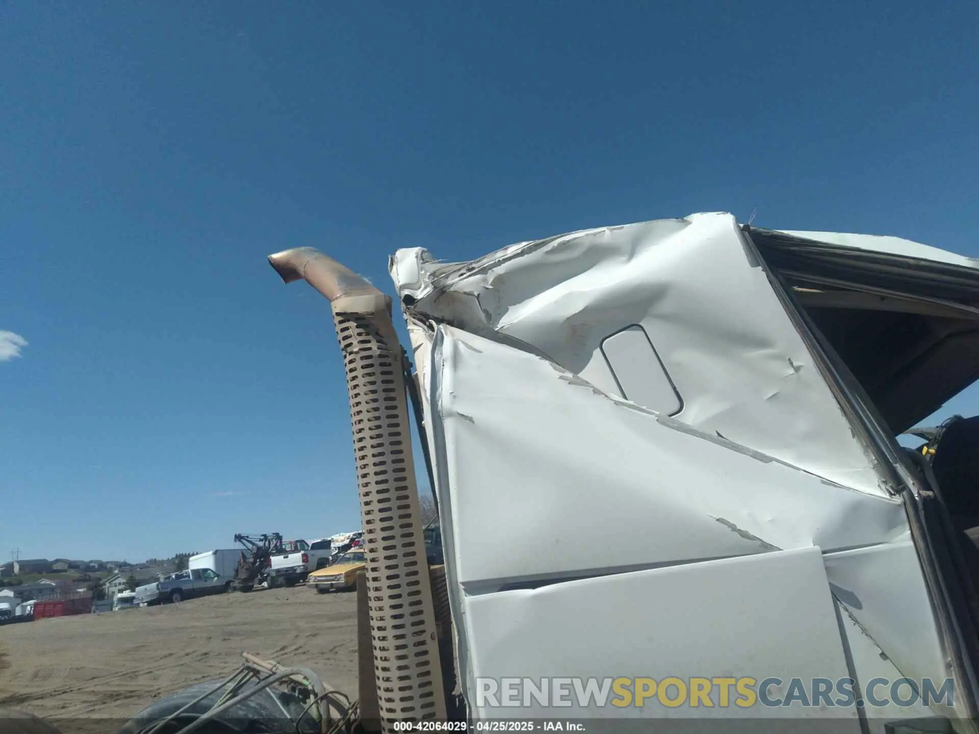 14 Photograph of a damaged car 4V4KG9EJ1KN227119 VOLVO VHD 2019