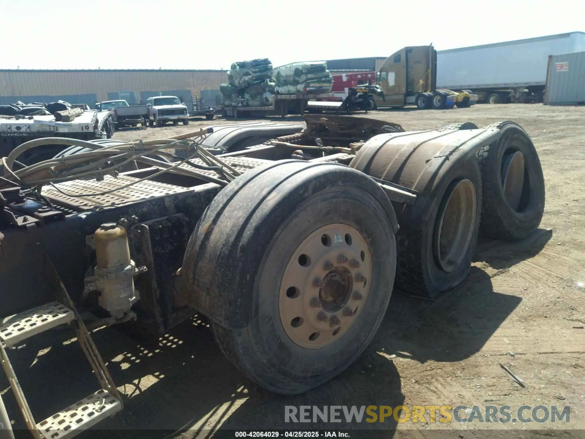 16 Photograph of a damaged car 4V4KG9EJ1KN227119 VOLVO VHD 2019
