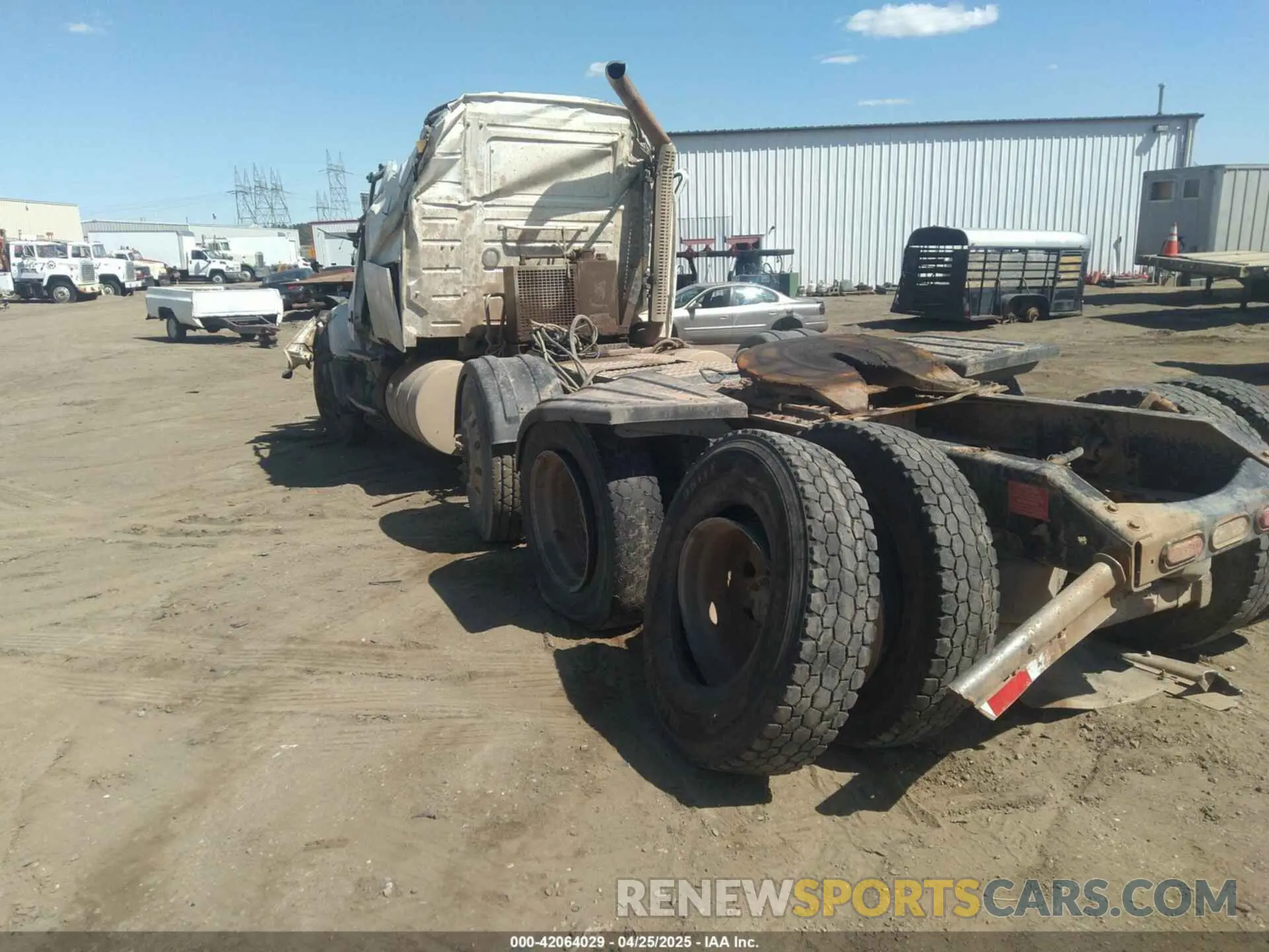 3 Photograph of a damaged car 4V4KG9EJ1KN227119 VOLVO VHD 2019