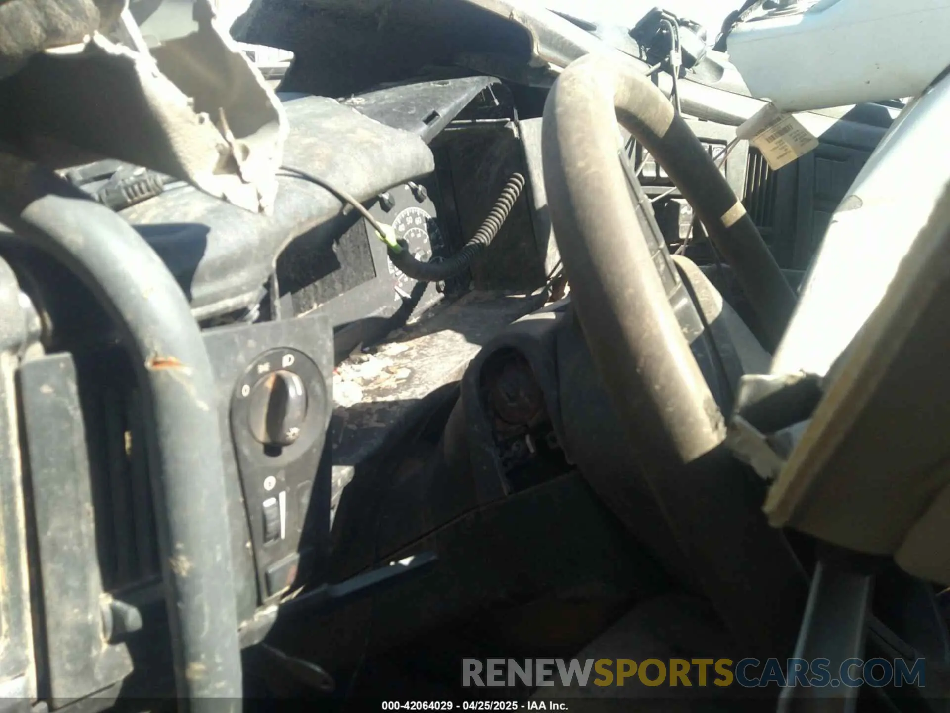6 Photograph of a damaged car 4V4KG9EJ1KN227119 VOLVO VHD 2019