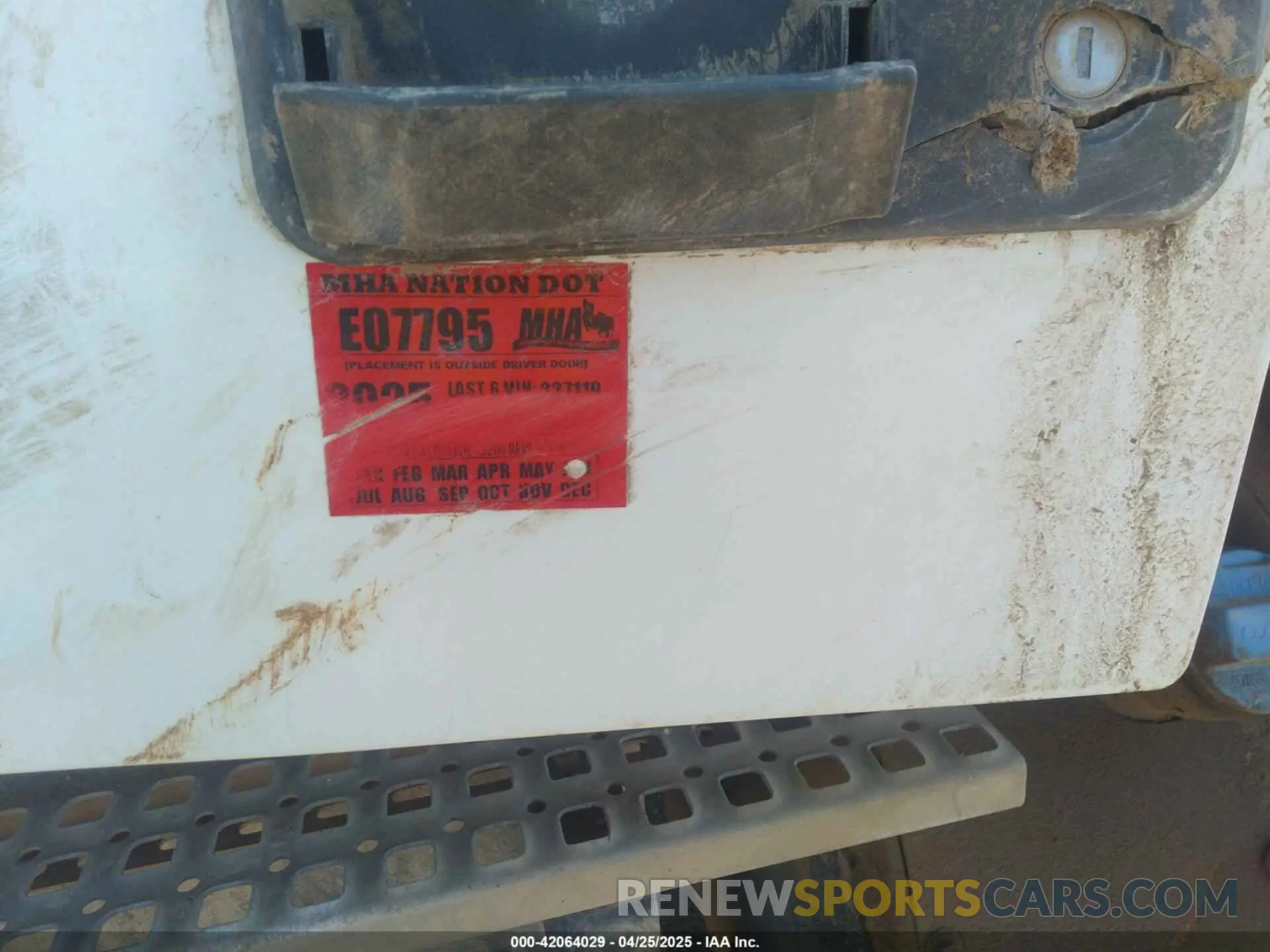 9 Photograph of a damaged car 4V4KG9EJ1KN227119 VOLVO VHD 2019