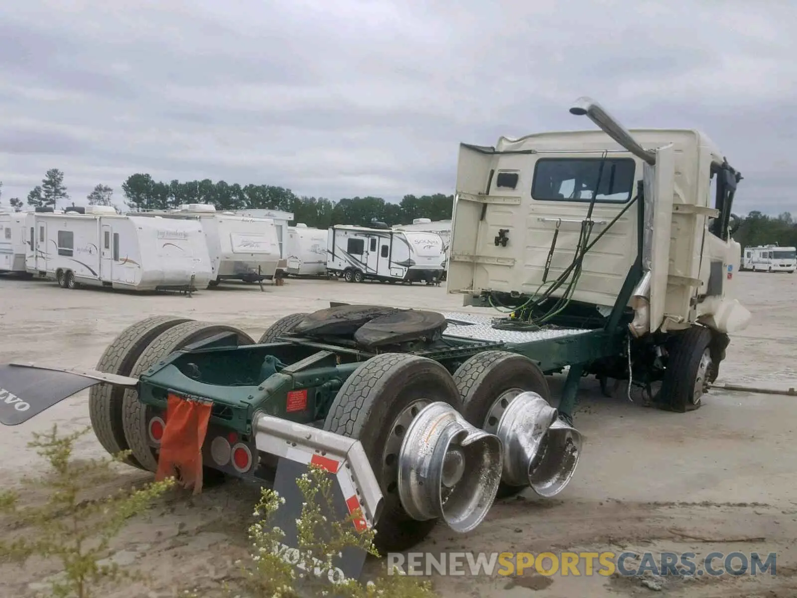 4 Photograph of a damaged car 4V4NC9EG6KN218560 VOLVO VN 2019