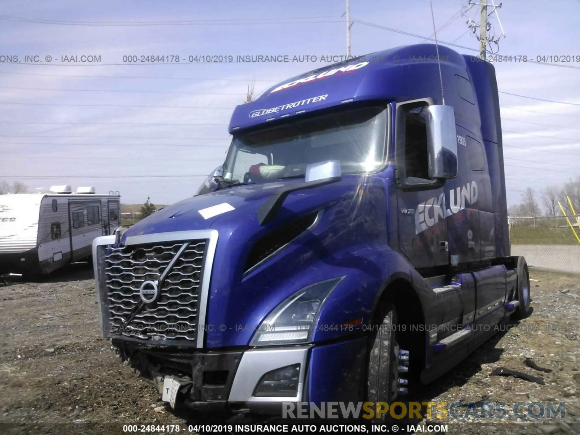 2 Photograph of a damaged car 4V4NC9EH3KN202289 VOLVO VN 2019