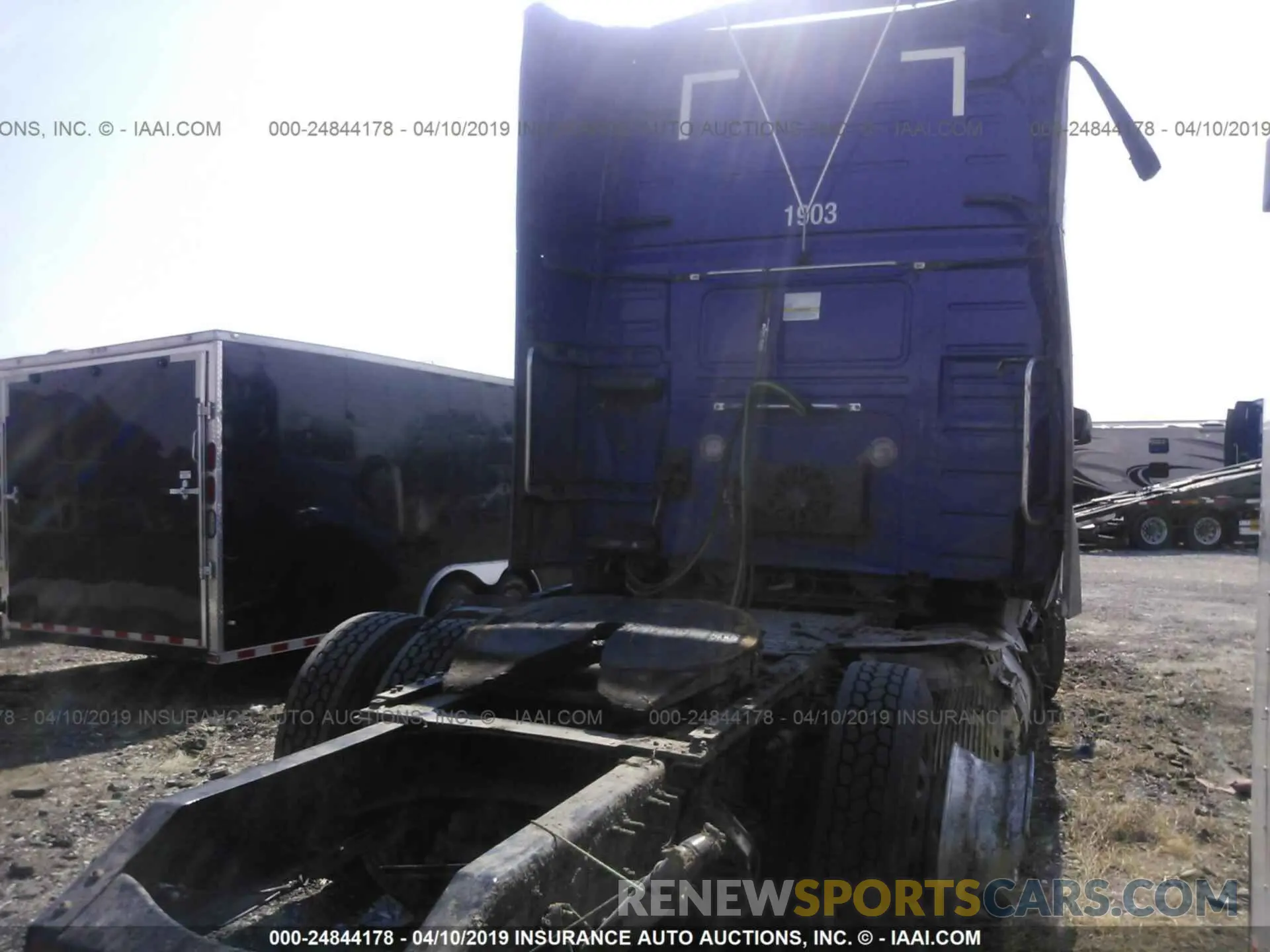4 Photograph of a damaged car 4V4NC9EH3KN202289 VOLVO VN 2019