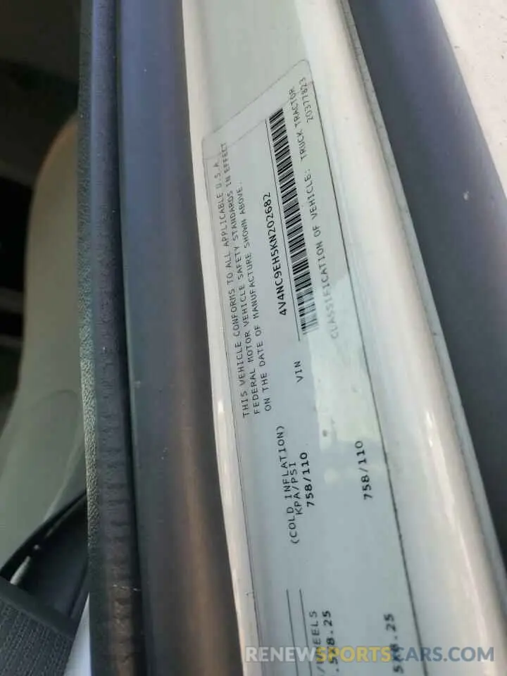 10 Photograph of a damaged car 4V4NC9EH5KN202682 VOLVO VN 2019