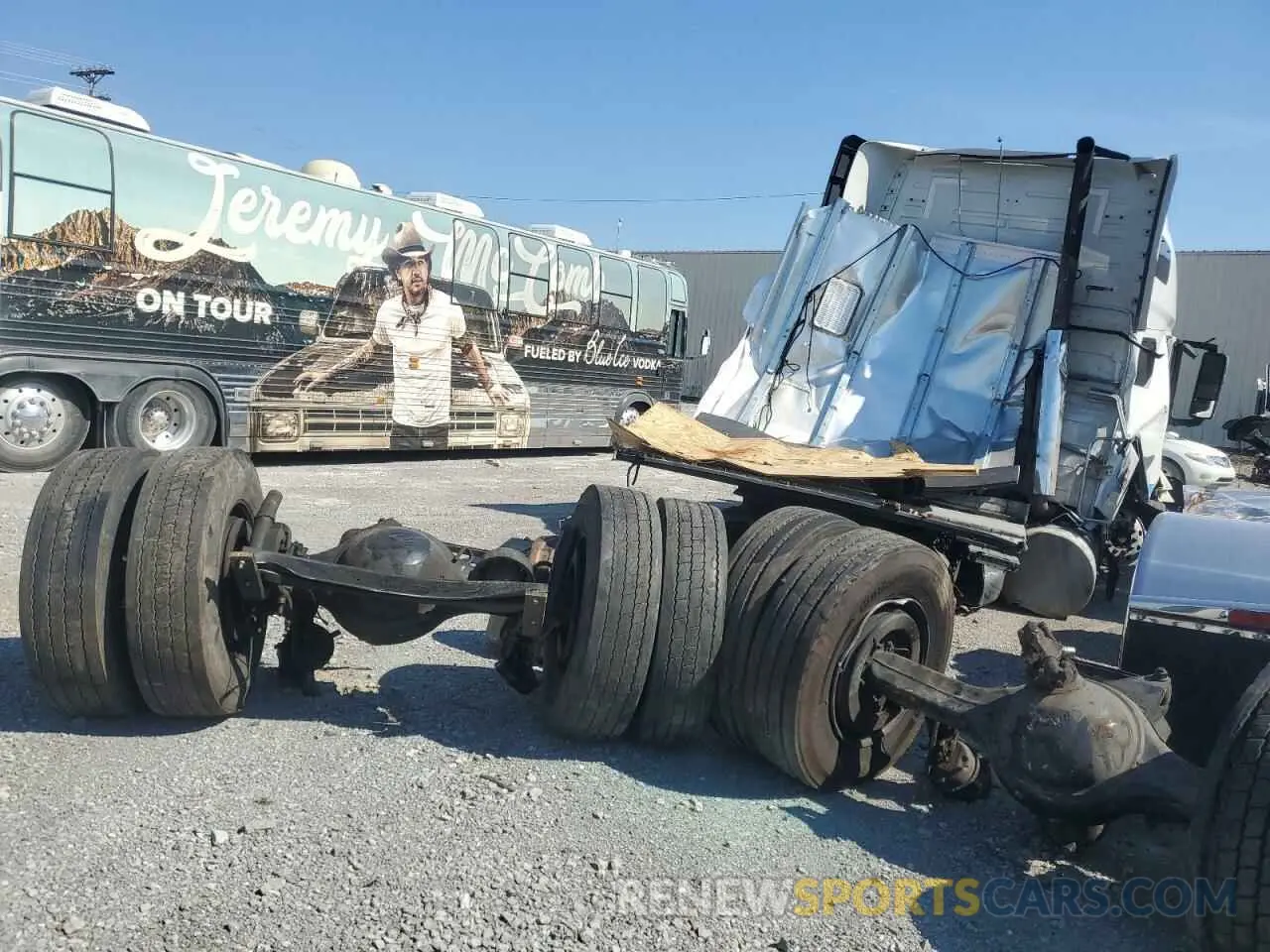 4 Photograph of a damaged car 4V4NC9EH5KN202682 VOLVO VN 2019