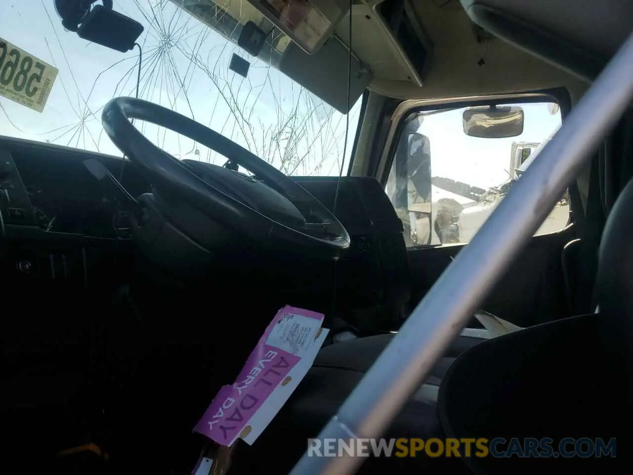 5 Photograph of a damaged car 4V4NC9EH5KN202682 VOLVO VN 2019