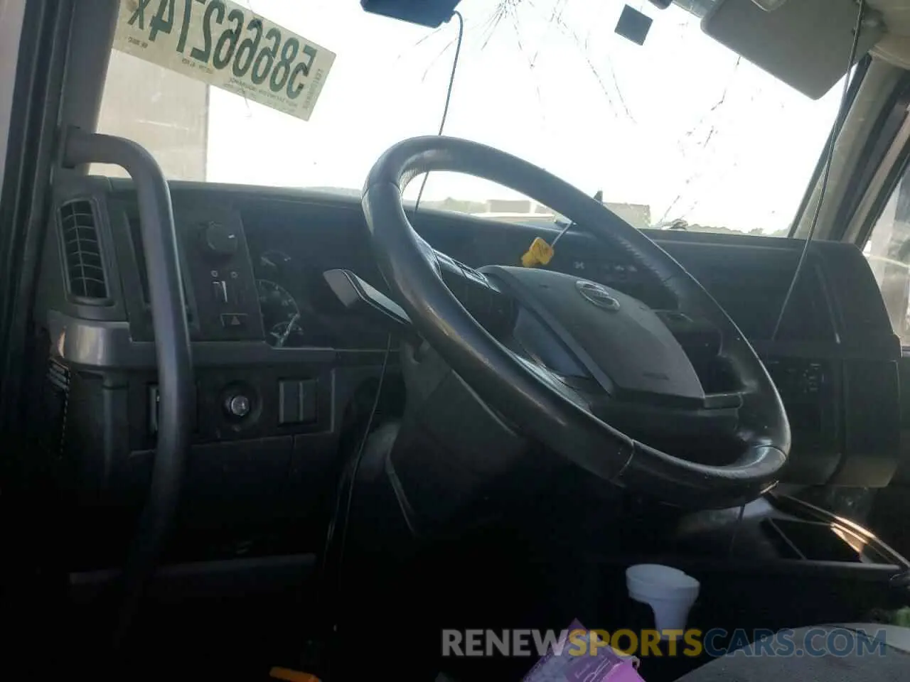 6 Photograph of a damaged car 4V4NC9EH5KN202682 VOLVO VN 2019