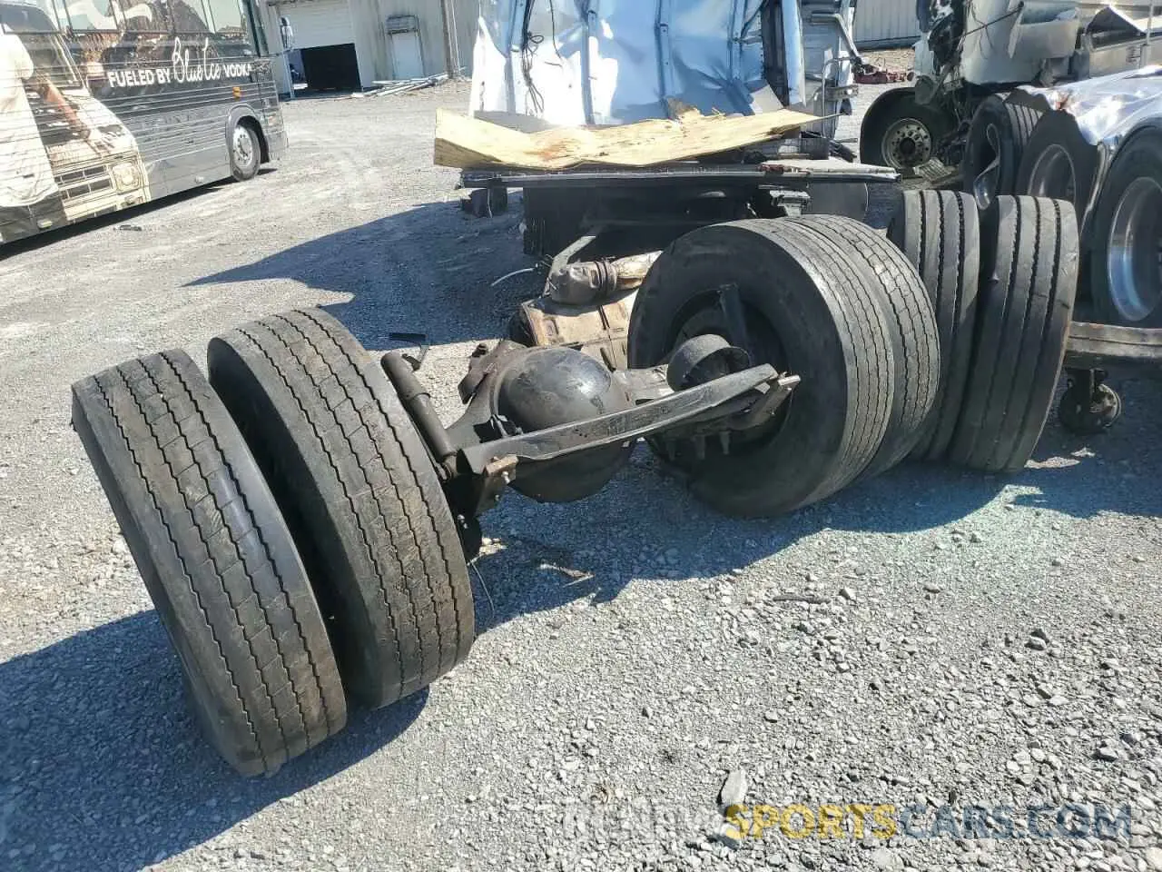 7 Photograph of a damaged car 4V4NC9EH5KN202682 VOLVO VN 2019