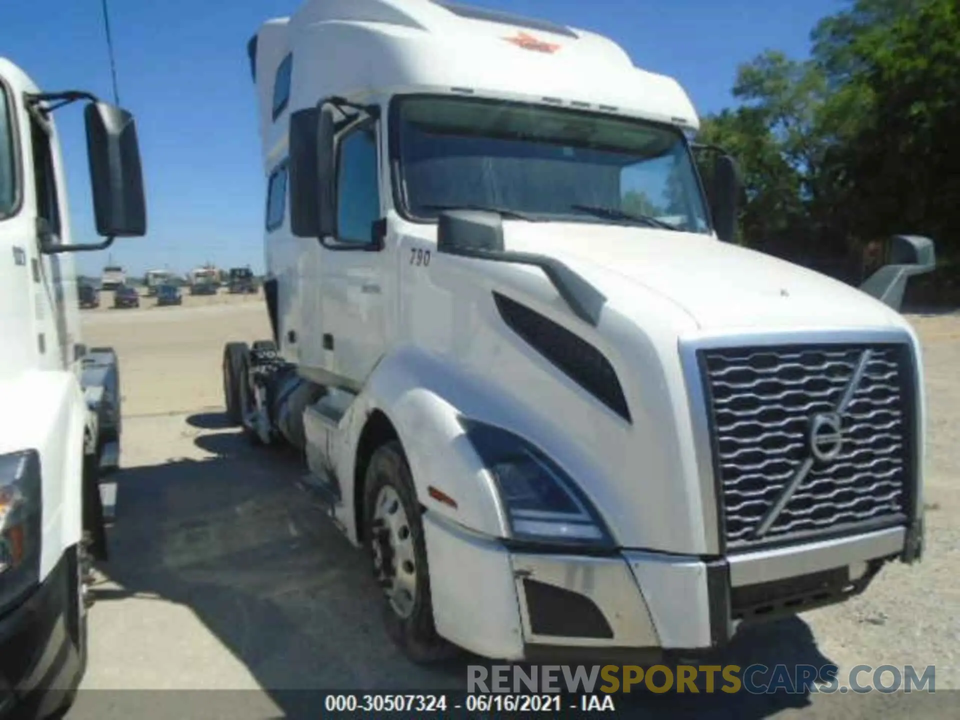 1 Photograph of a damaged car 4V4NC9EH9KN905590 VOLVO VN 2019