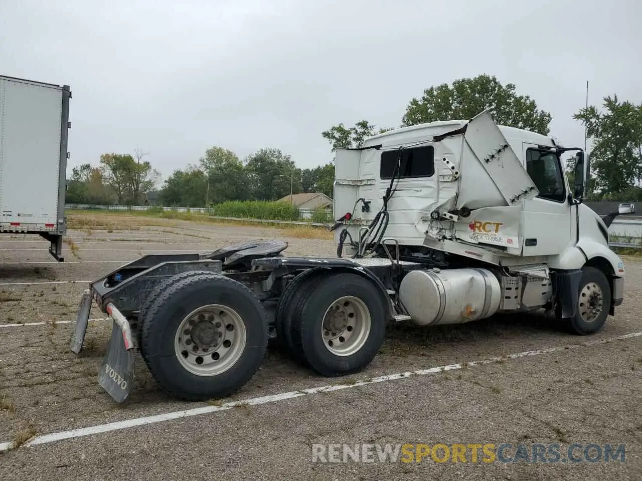 4 Photograph of a damaged car 4V4NC9EJ8KN900755 VOLVO VN 2019