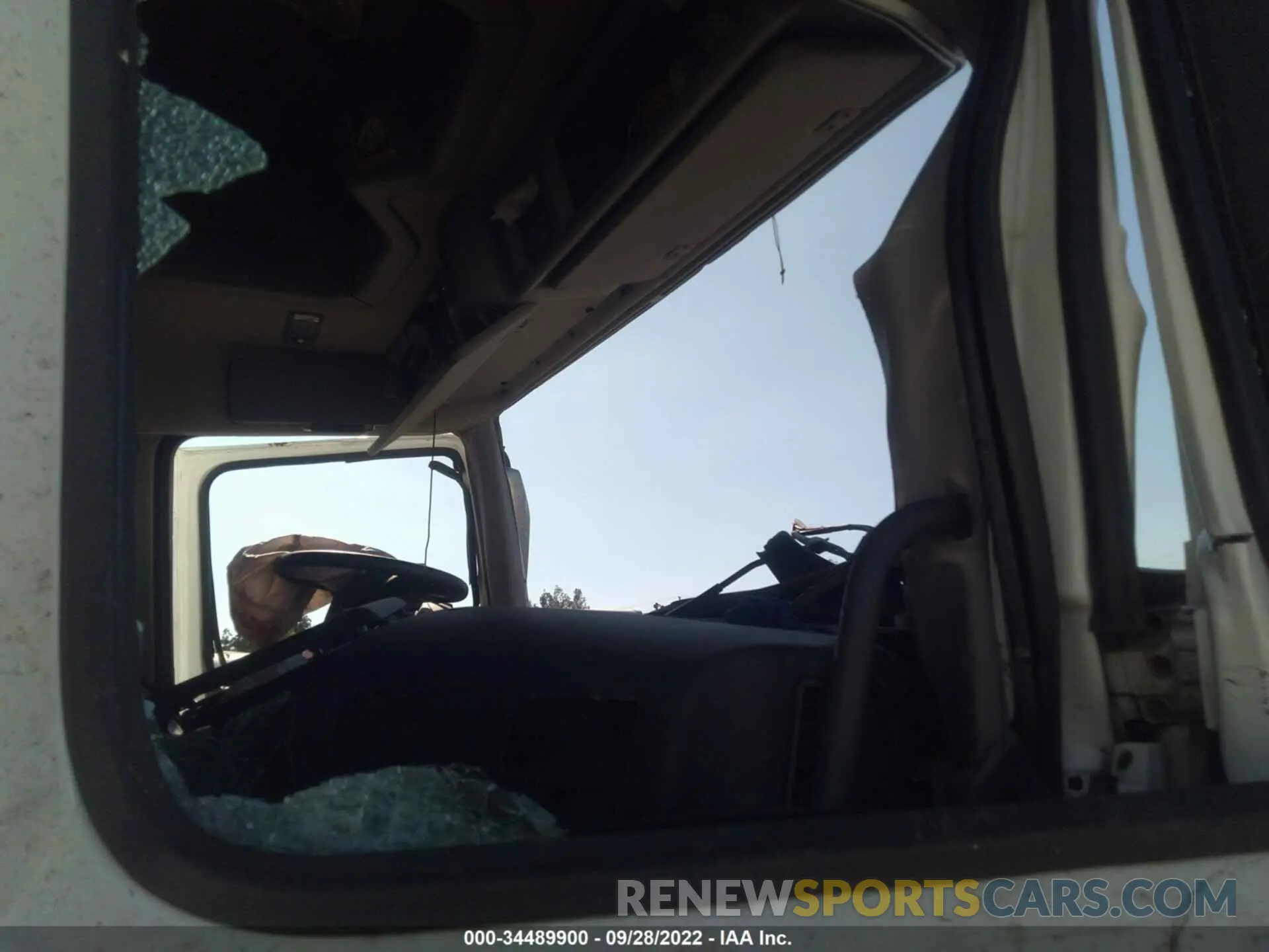 5 Photograph of a damaged car 4V4NC9EJ9KN198980 VOLVO VN 2019