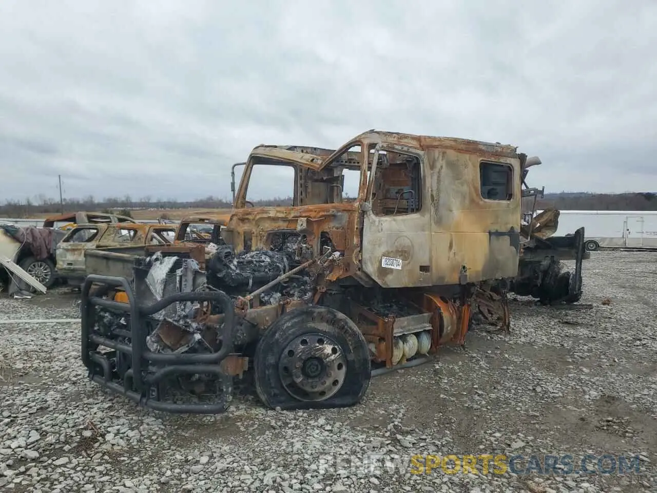 2 Photograph of a damaged car 4V4NC9EJ1MN600526 VOLVO VN 2021