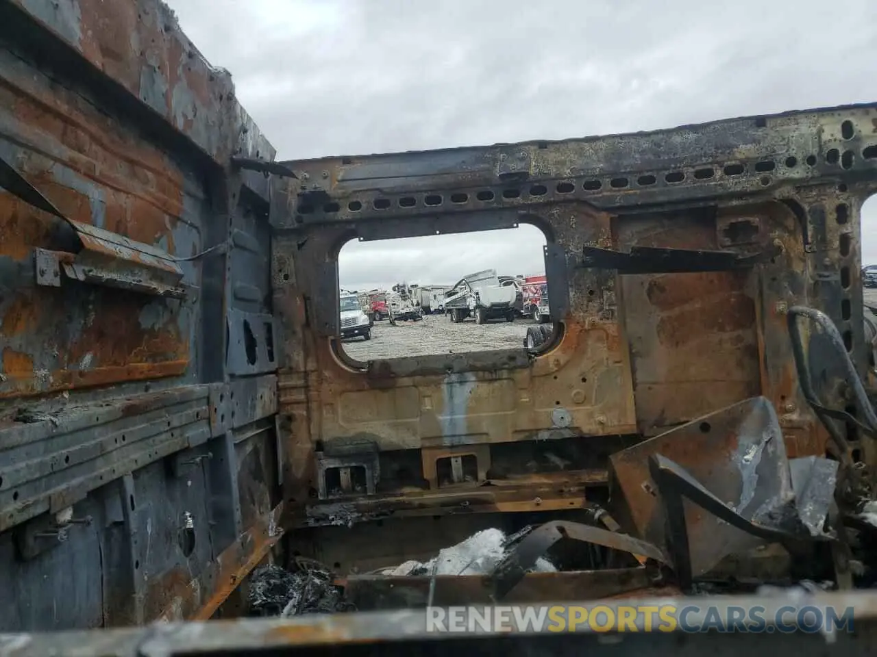 5 Photograph of a damaged car 4V4NC9EJ1MN600526 VOLVO VN 2021