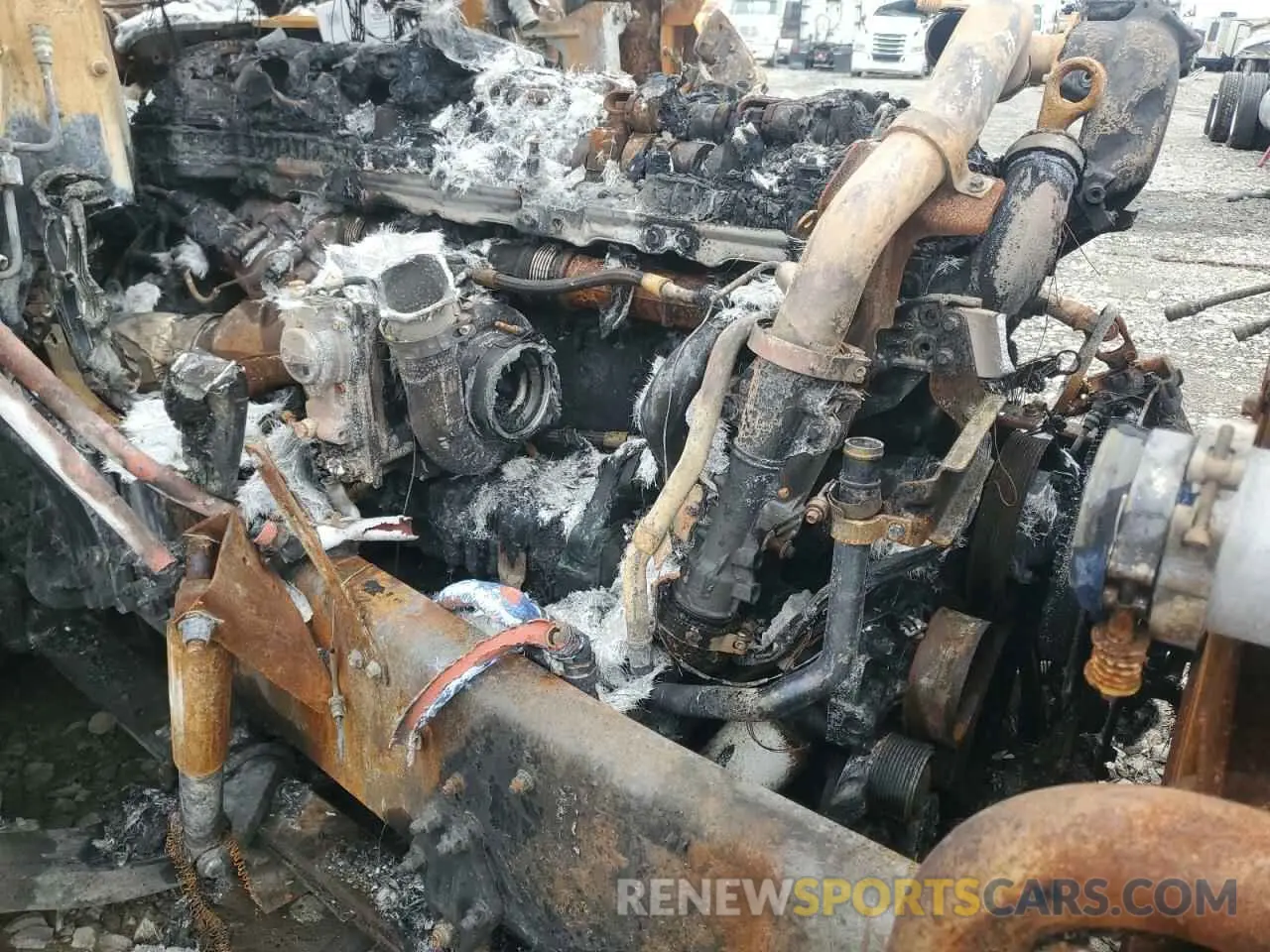 9 Photograph of a damaged car 4V4NC9EJ1MN600526 VOLVO VN 2021