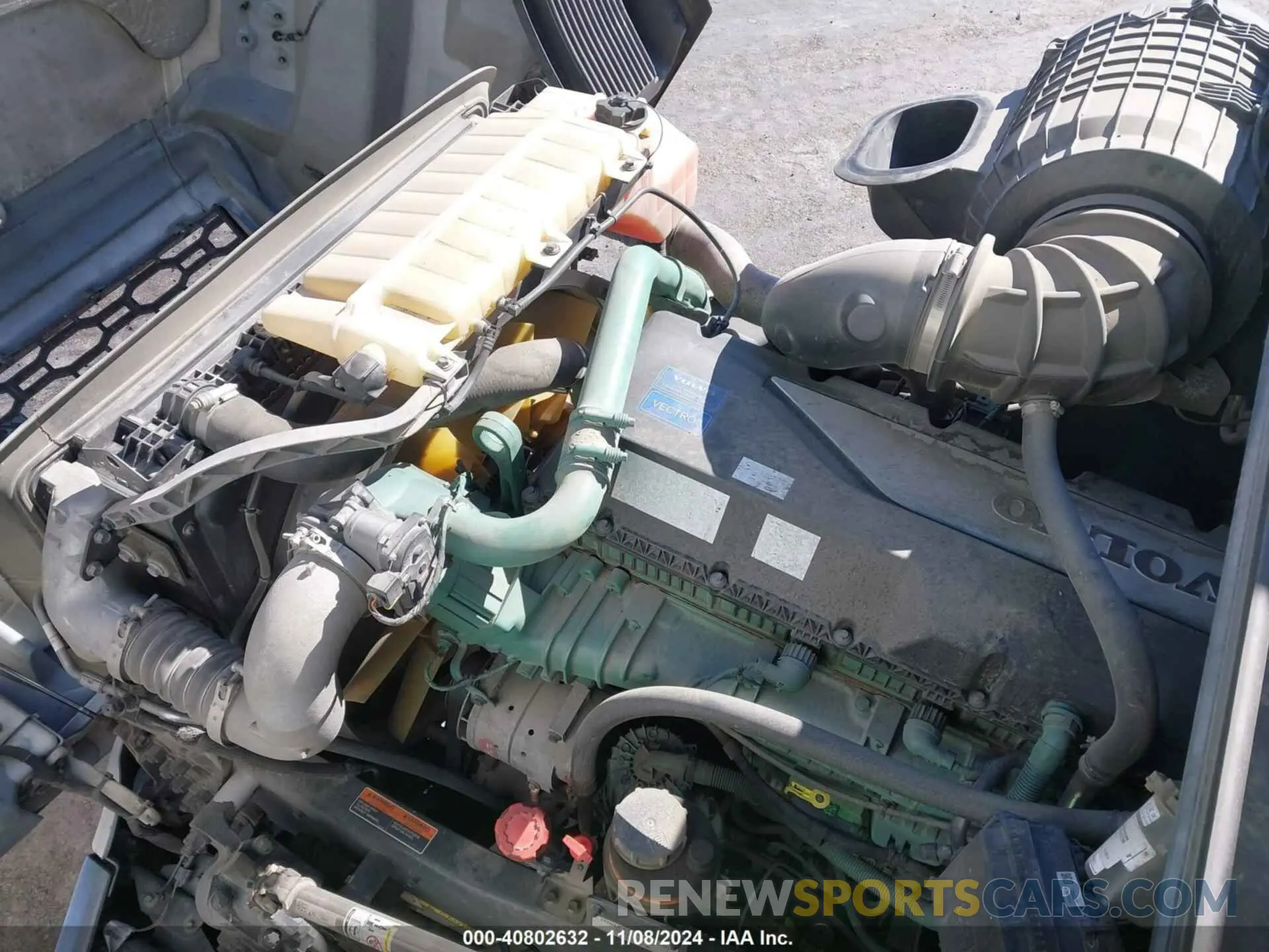 9 Photograph of a damaged car 4V4NC9EH1KN215834 VOLVO VNL 2019