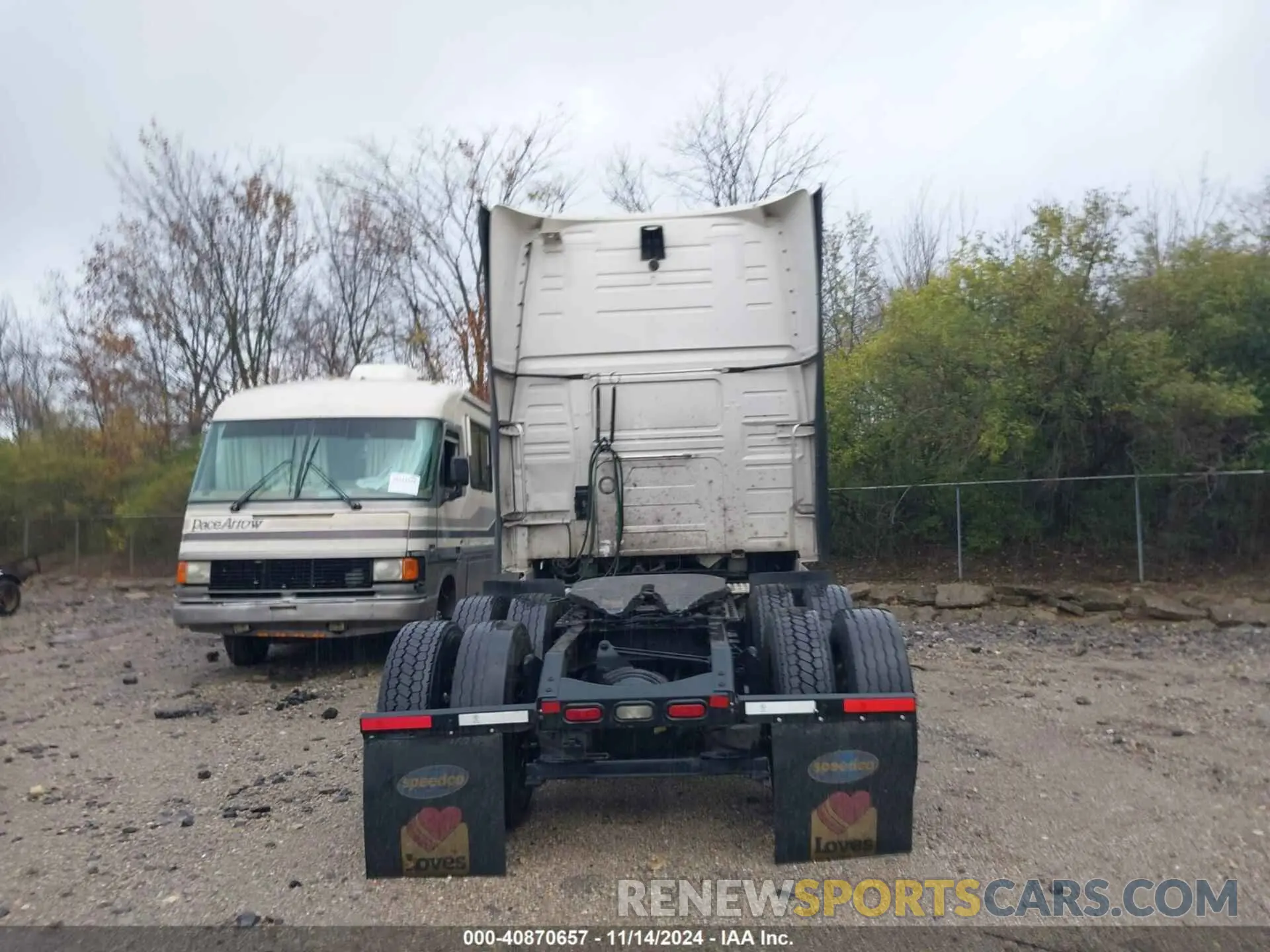 17 Photograph of a damaged car 4V4NC9EH3KN871971 VOLVO VNL 2019