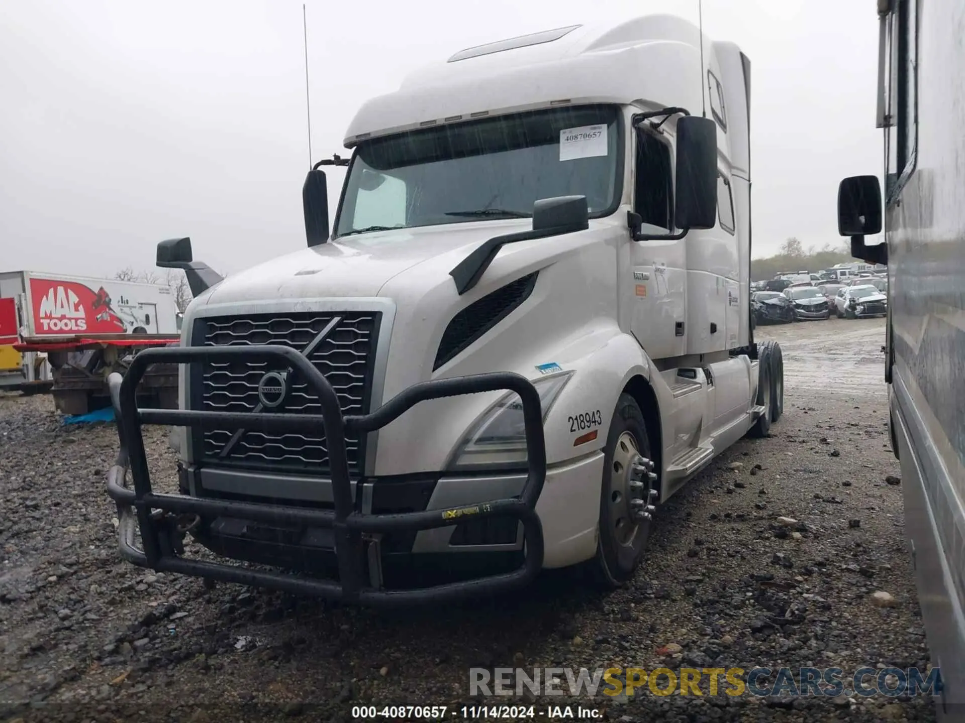 2 Photograph of a damaged car 4V4NC9EH3KN871971 VOLVO VNL 2019