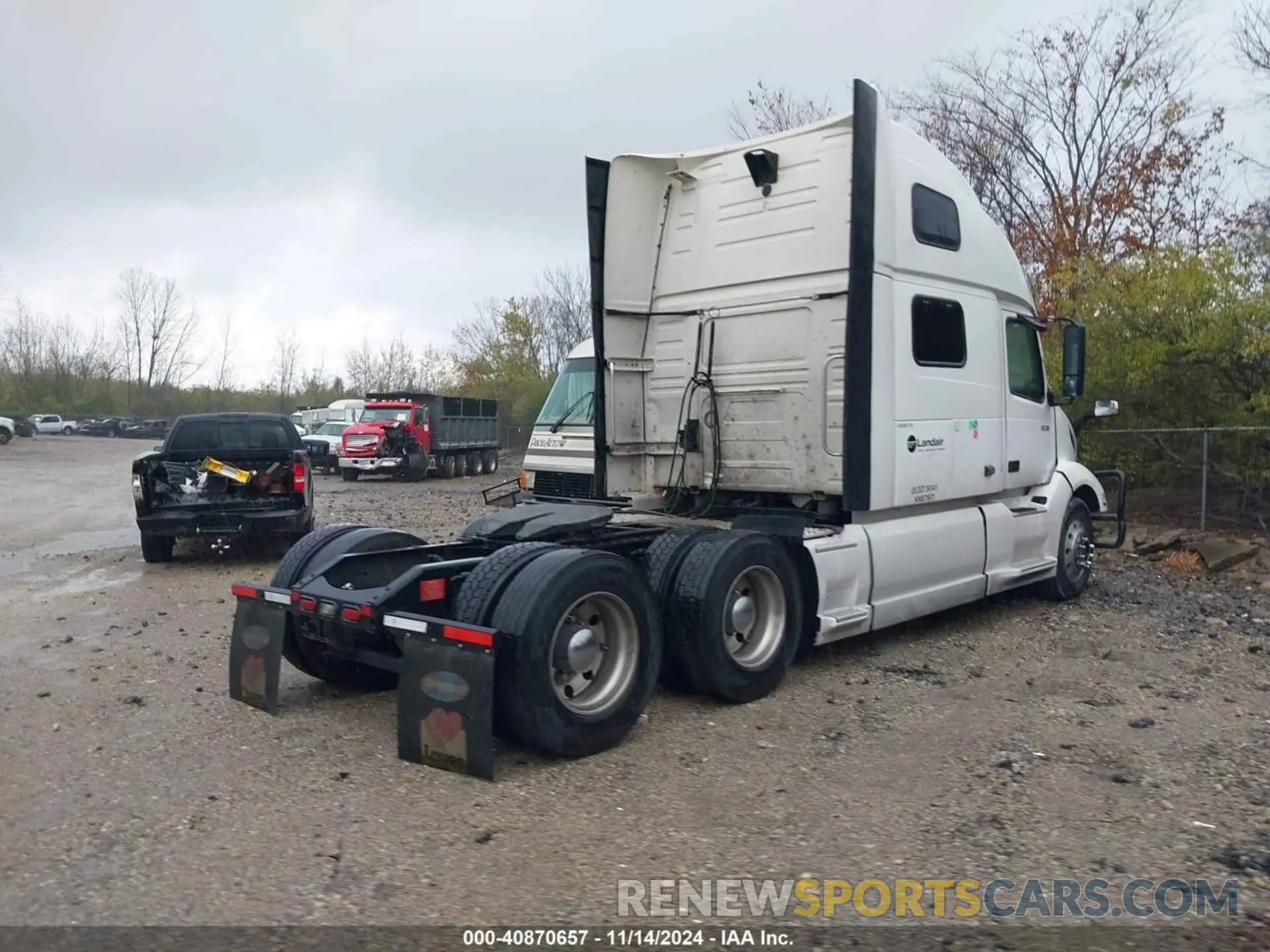 4 Photograph of a damaged car 4V4NC9EH3KN871971 VOLVO VNL 2019
