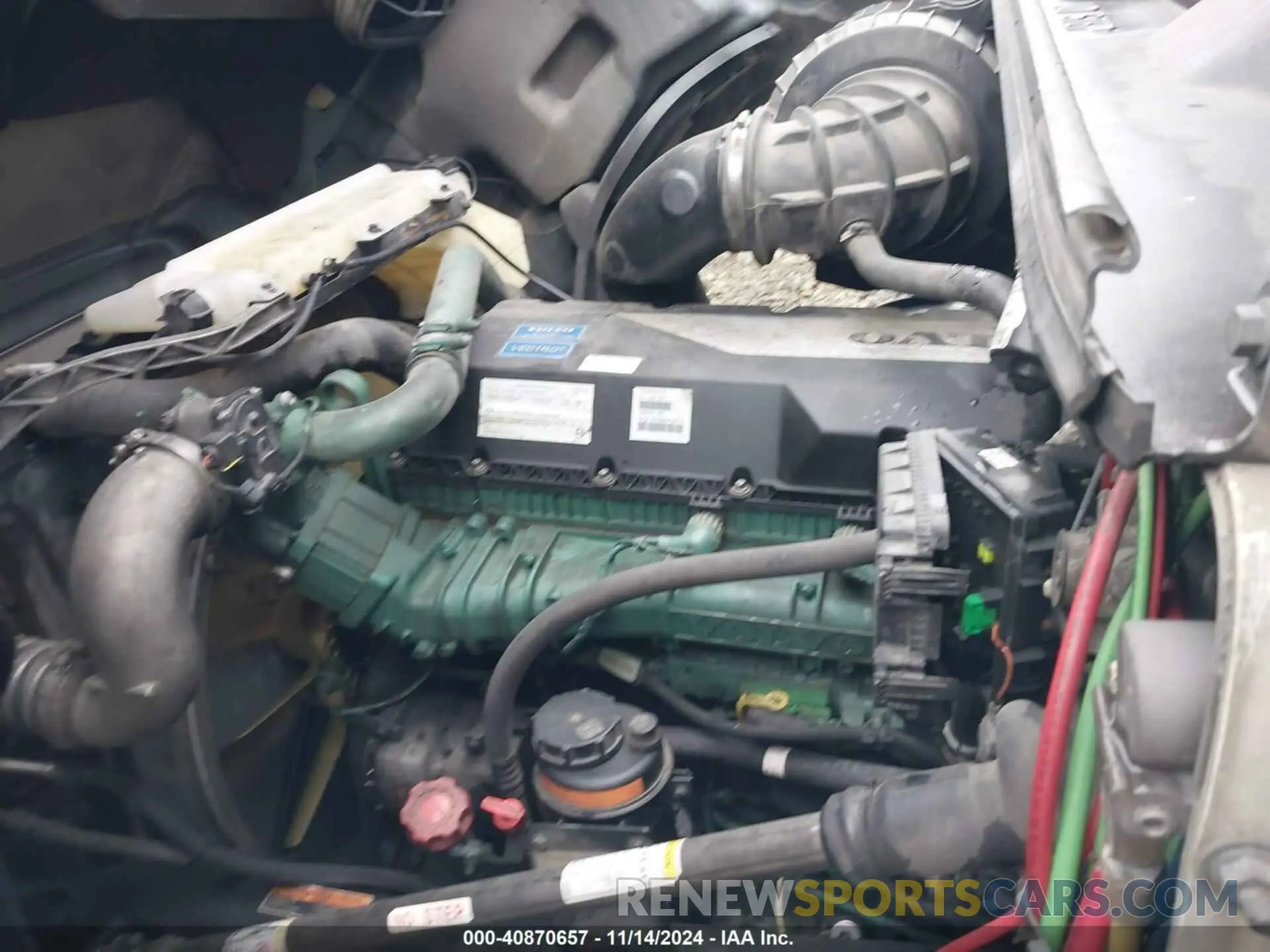 9 Photograph of a damaged car 4V4NC9EH3KN871971 VOLVO VNL 2019