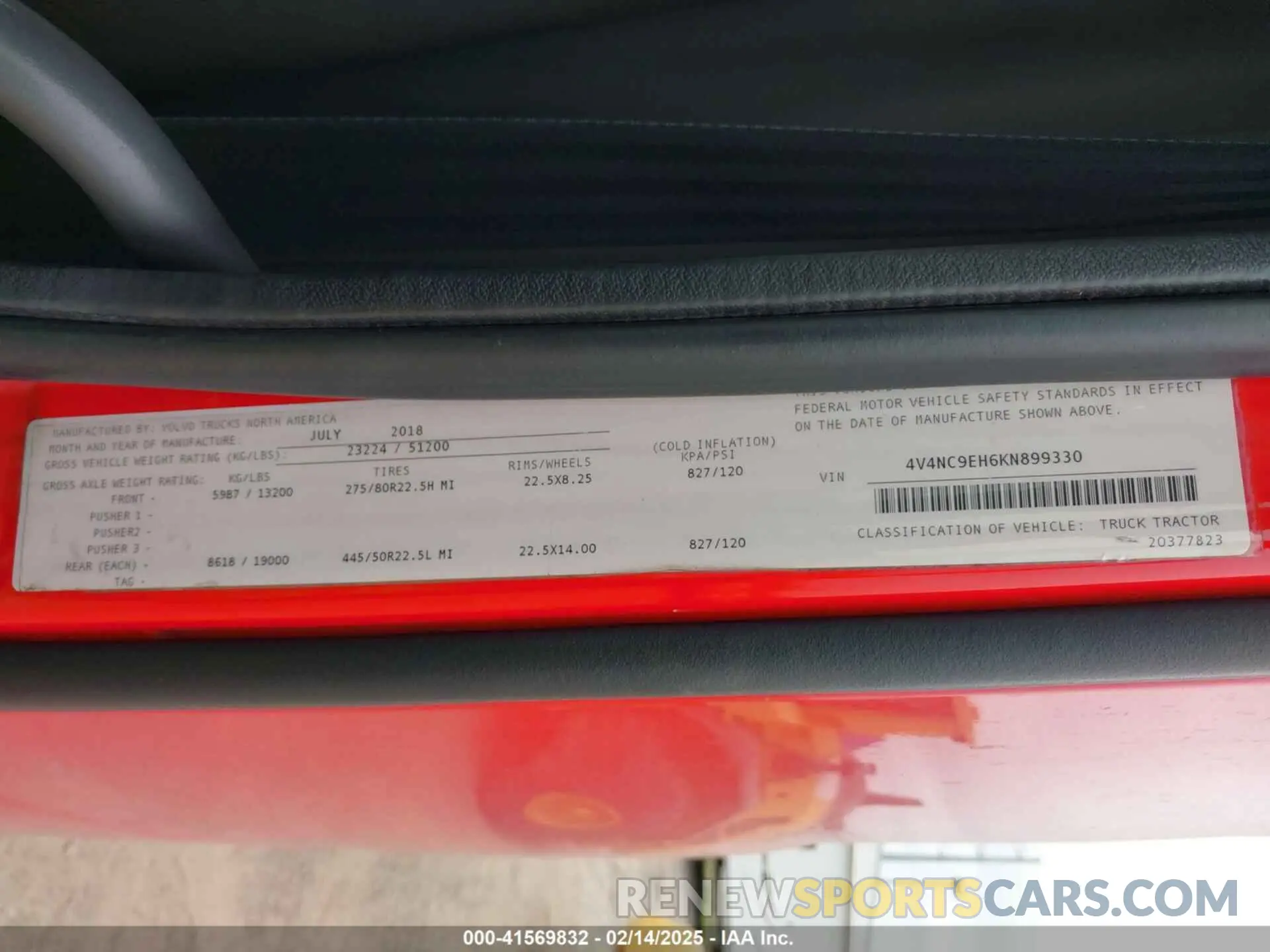8 Photograph of a damaged car 4V4NC9EH6KN899330 VOLVO VNL 2019