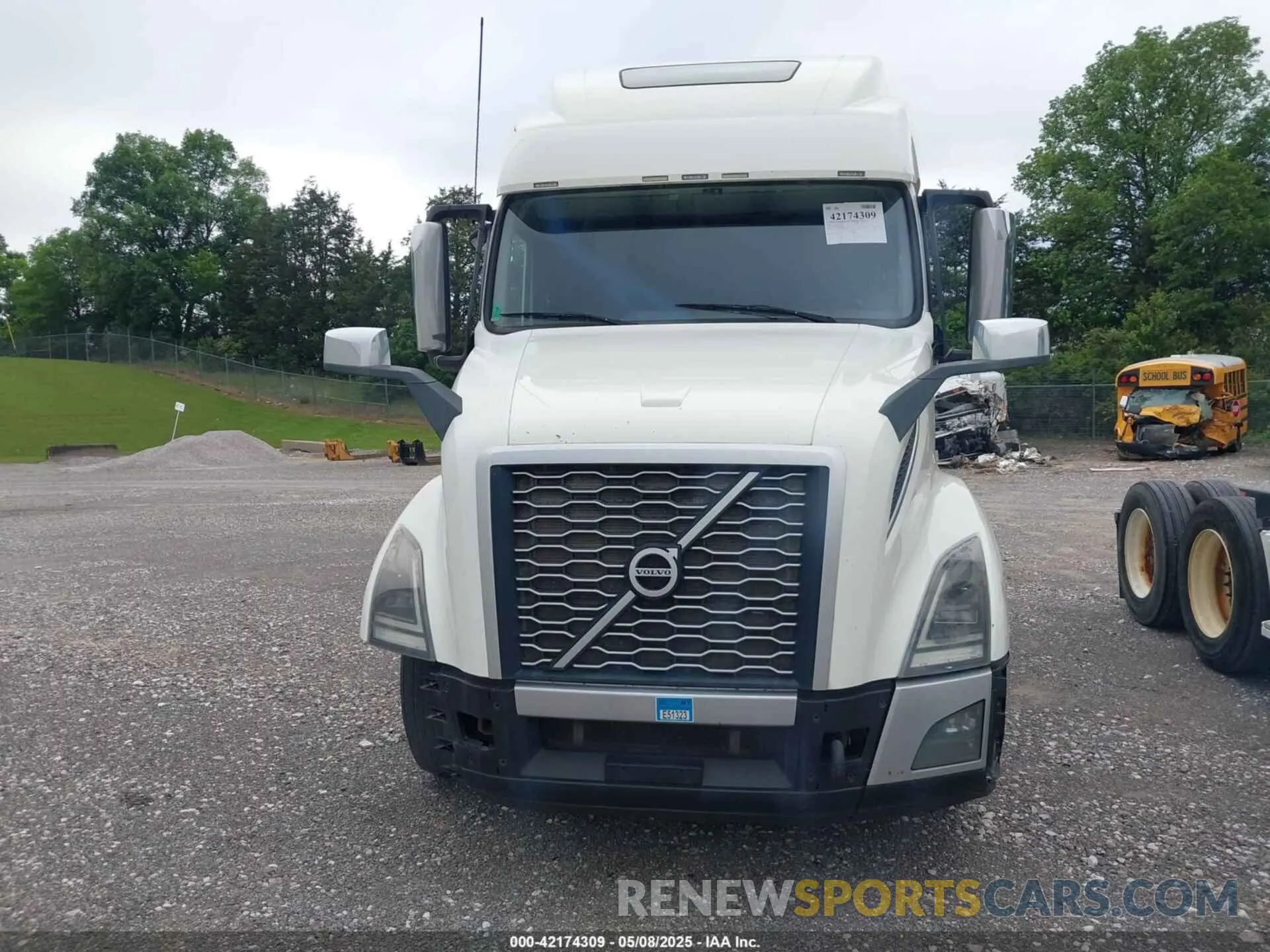 12 Photograph of a damaged car 4V4NC9EJ3KN193404 VOLVO VNL 2019