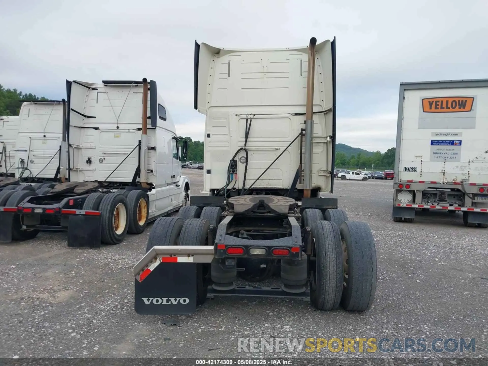 15 Photograph of a damaged car 4V4NC9EJ3KN193404 VOLVO VNL 2019