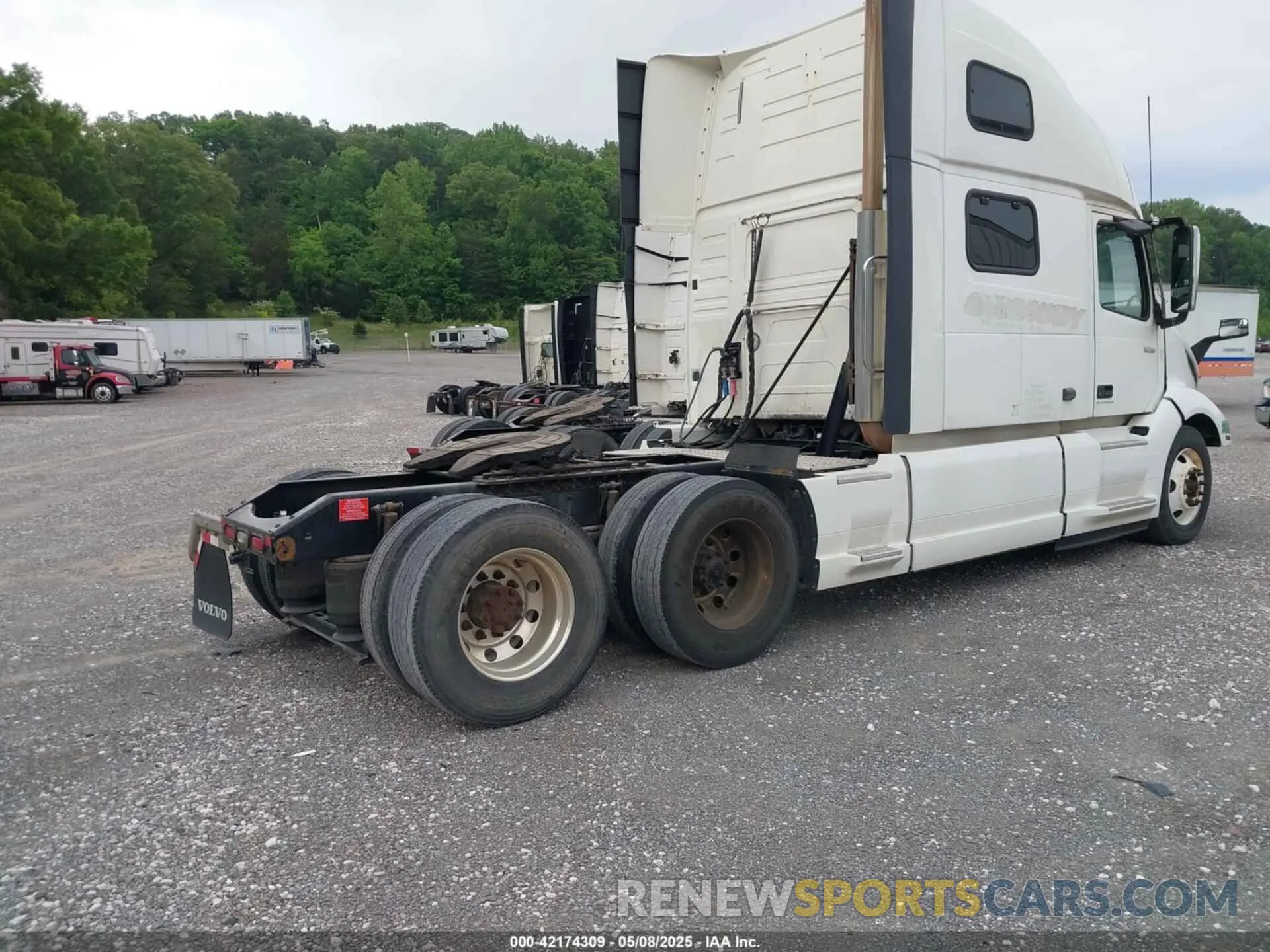4 Photograph of a damaged car 4V4NC9EJ3KN193404 VOLVO VNL 2019
