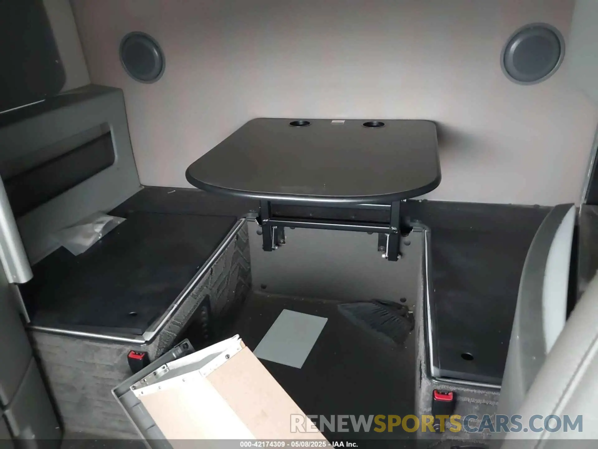 7 Photograph of a damaged car 4V4NC9EJ3KN193404 VOLVO VNL 2019