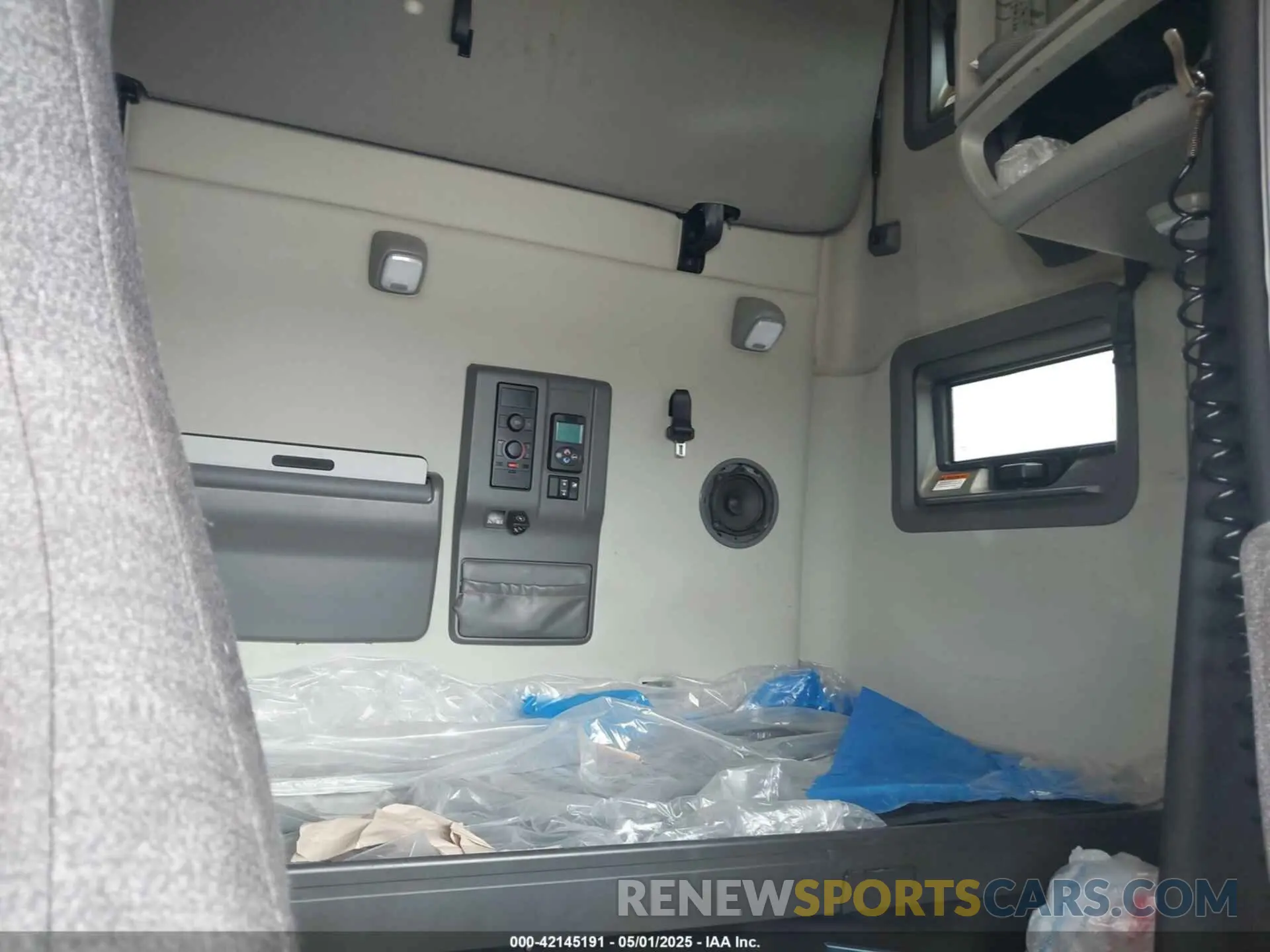 6 Фотография поврежденного автомобиля 4V4NC9EH0LN230715 VOLVO VNL 2020