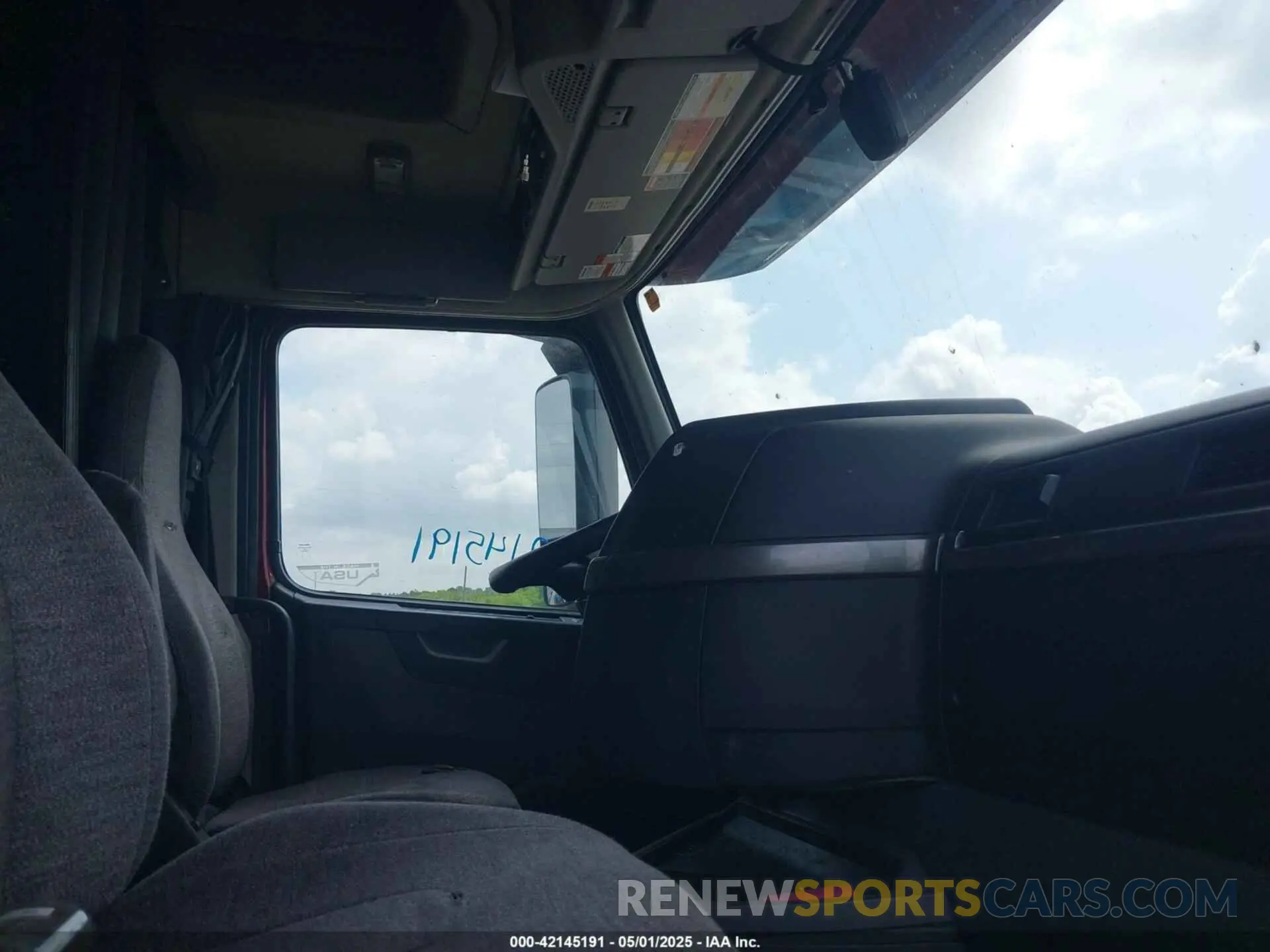 7 Фотография поврежденного автомобиля 4V4NC9EH0LN230715 VOLVO VNL 2020