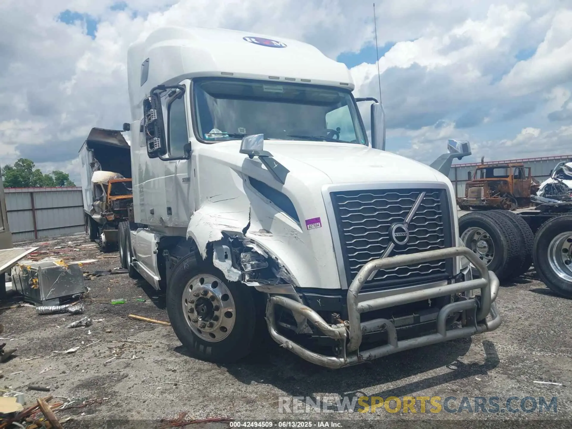 1 Photograph of a damaged car 4V4NC9EH4LN209575 VOLVO VNL 2020