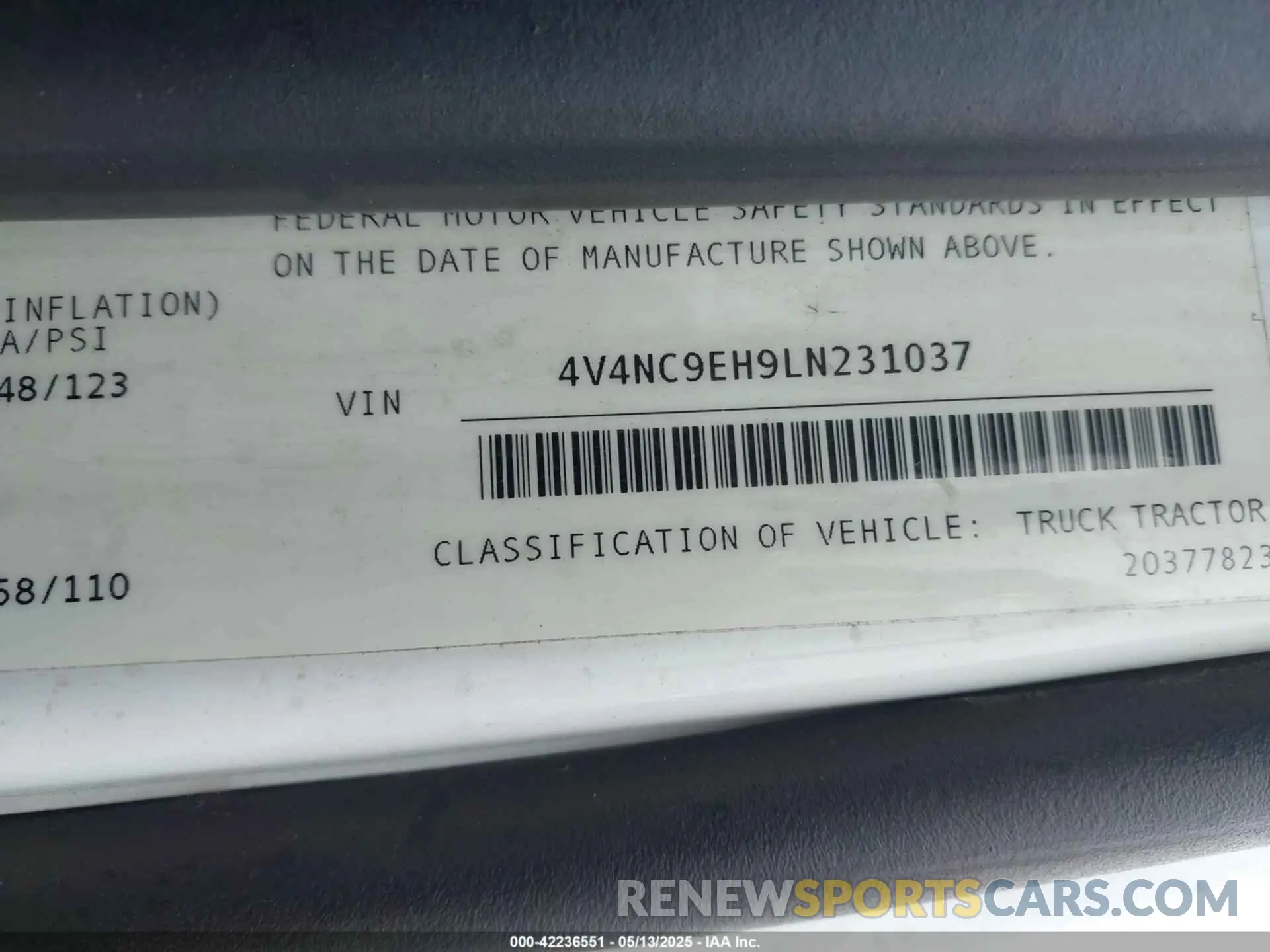 8 Фотография поврежденного автомобиля 4V4NC9EH9LN231037 VOLVO VNL 2020