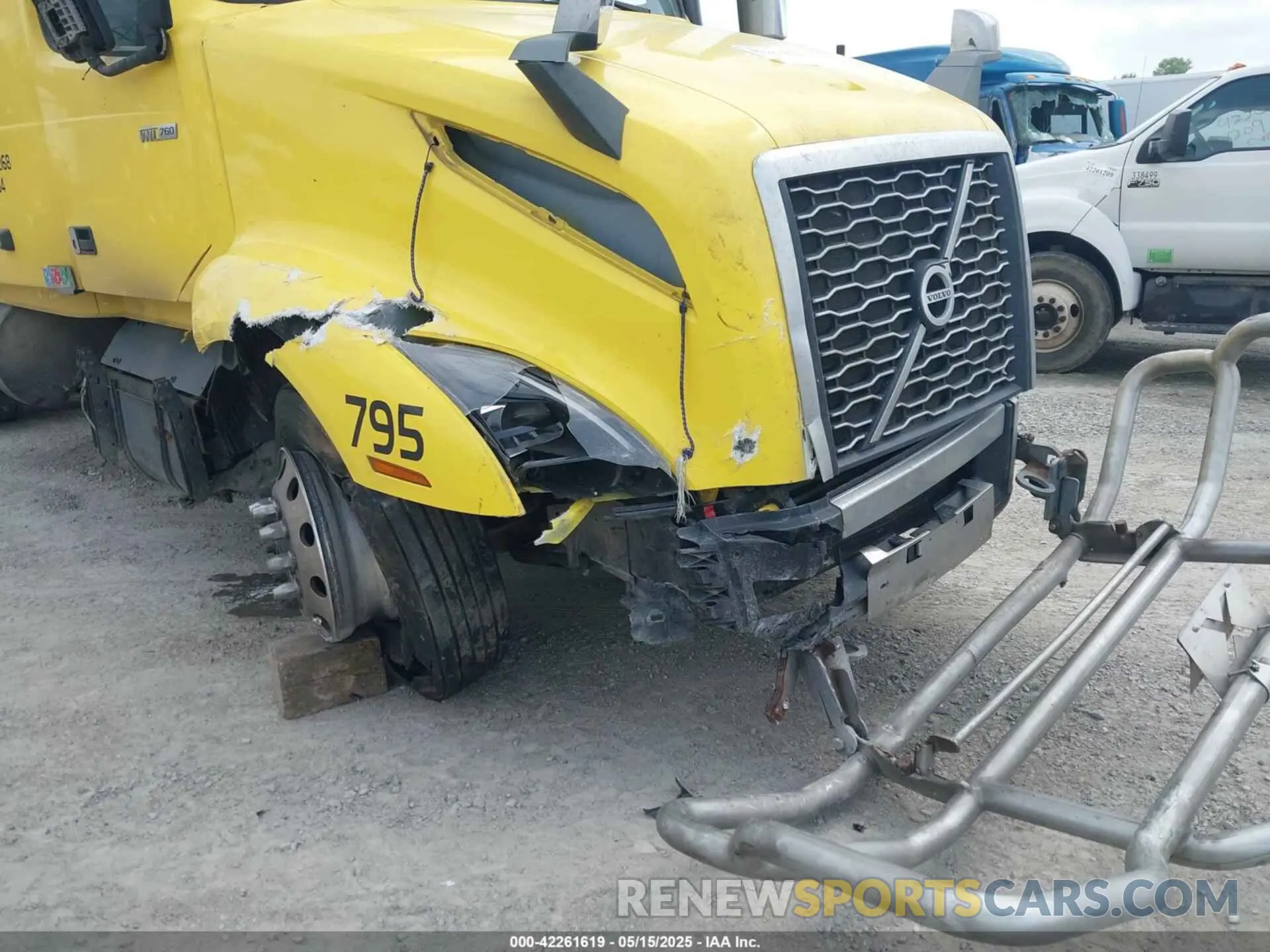 11 Фотография поврежденного автомобиля 4V4NC9EJ7LN240564 VOLVO VNL 2020