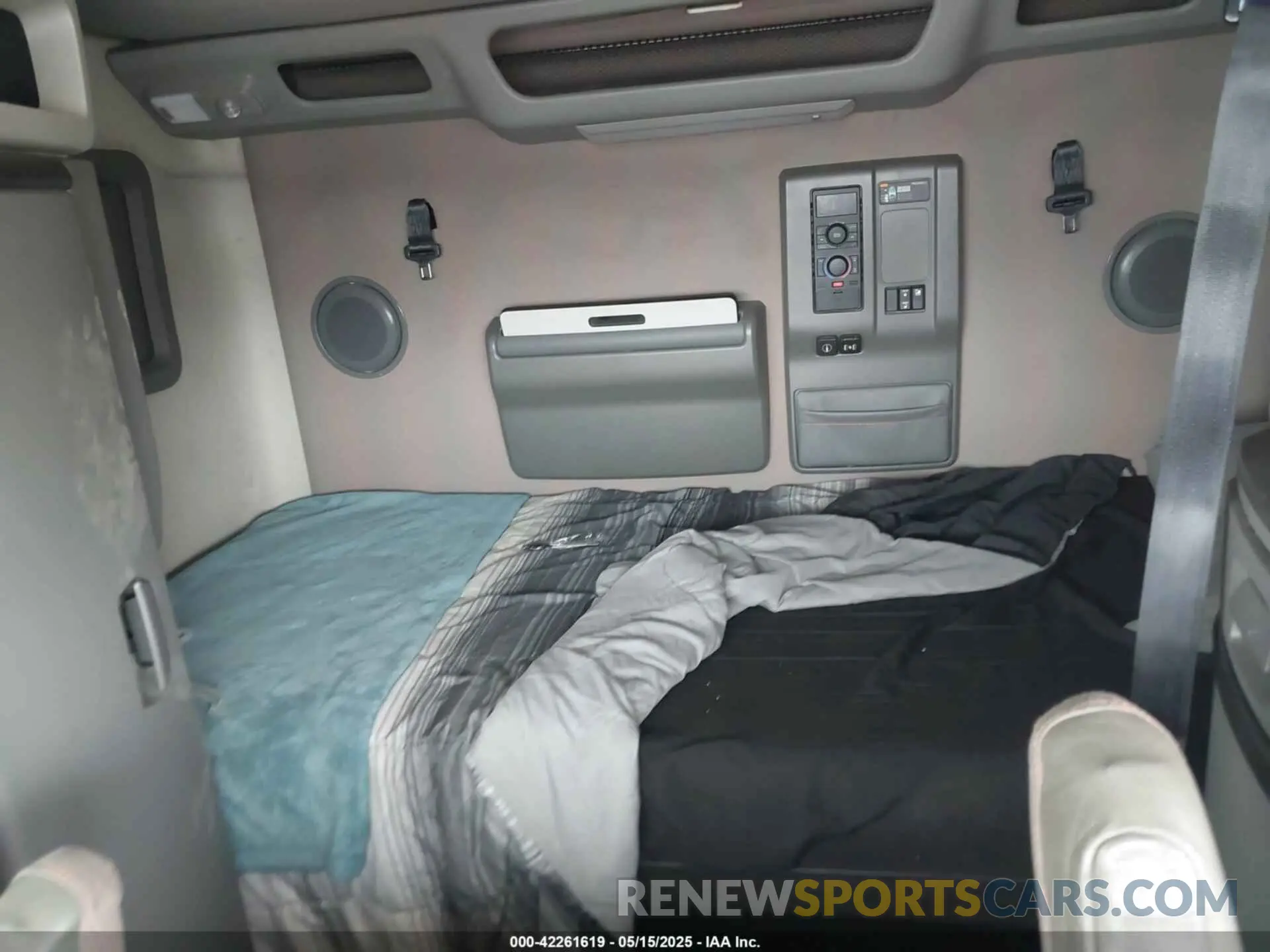 7 Фотография поврежденного автомобиля 4V4NC9EJ7LN240564 VOLVO VNL 2020