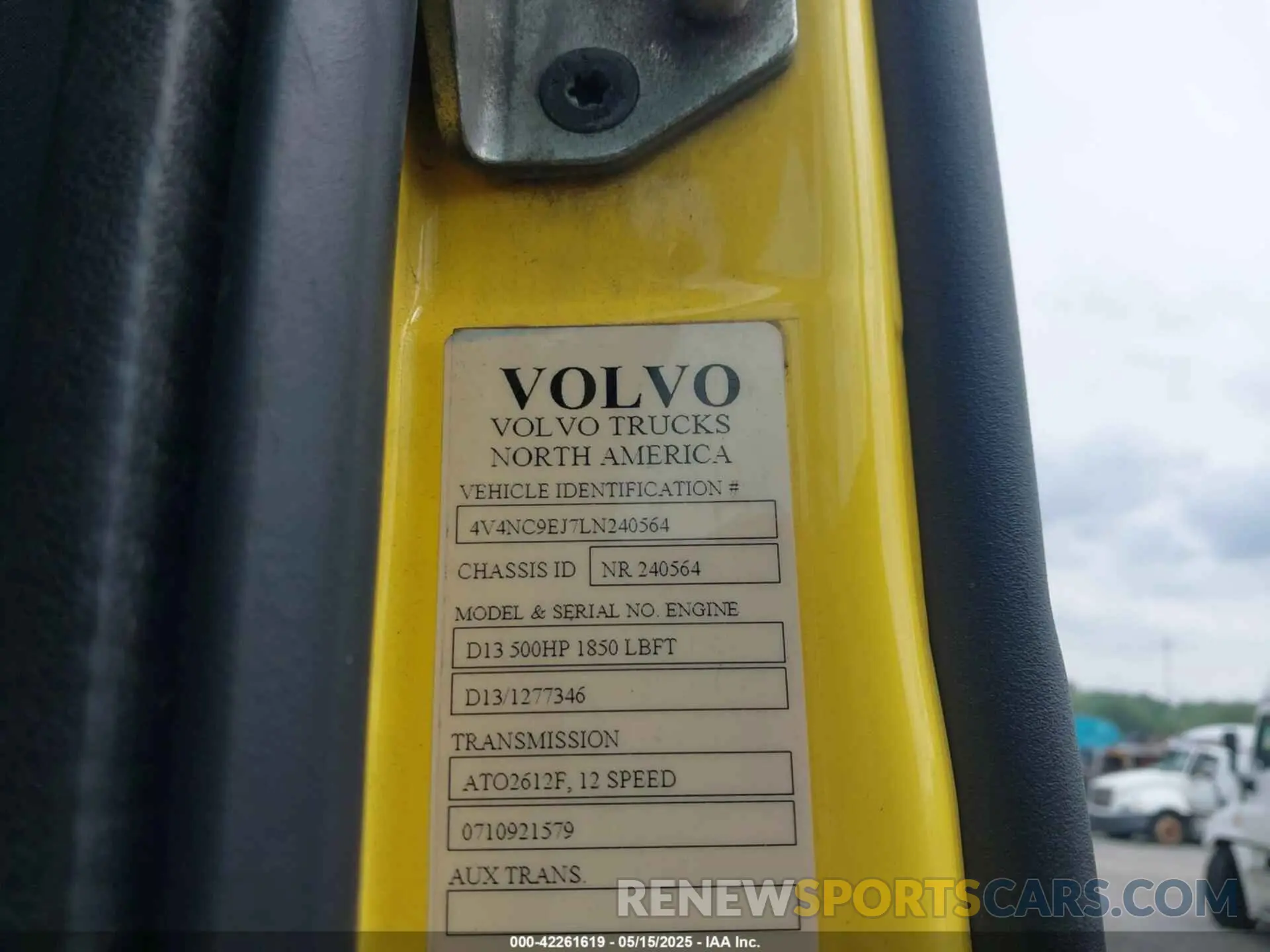 8 Фотография поврежденного автомобиля 4V4NC9EJ7LN240564 VOLVO VNL 2020
