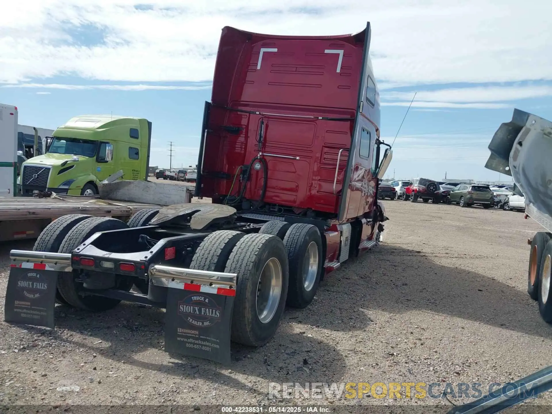 4 Фотография поврежденного автомобиля 4V4NC9EH2MN235559 VOLVO VNL 2021