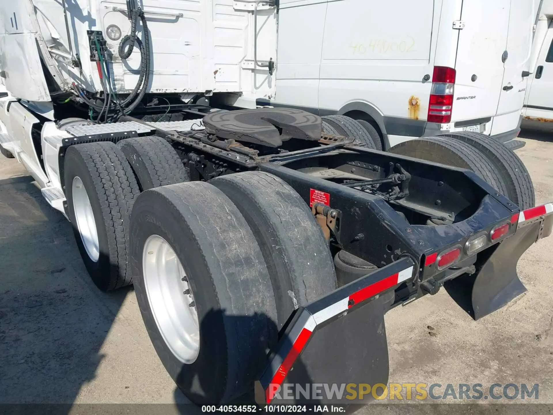 13 Photograph of a damaged car 4V4NC9EH3MN232816 VOLVO VNL 2021