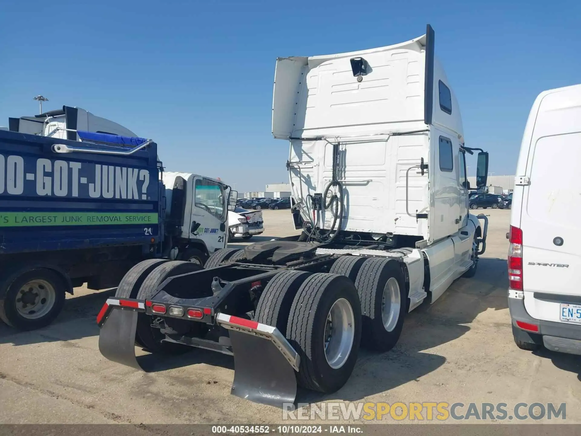 4 Photograph of a damaged car 4V4NC9EH3MN232816 VOLVO VNL 2021