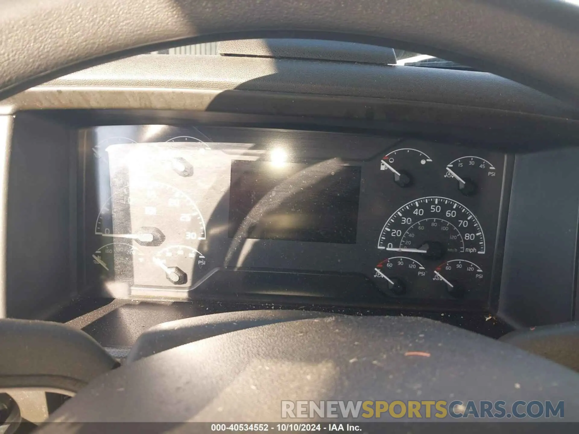 5 Photograph of a damaged car 4V4NC9EH3MN232816 VOLVO VNL 2021