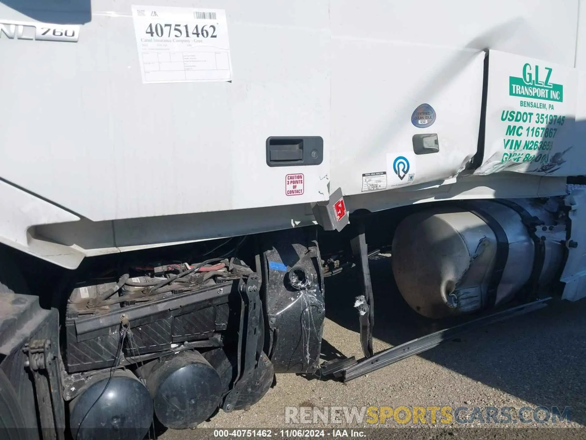 11 Photograph of a damaged car 4V4NC9EH9MN263858 VOLVO VNL 2021