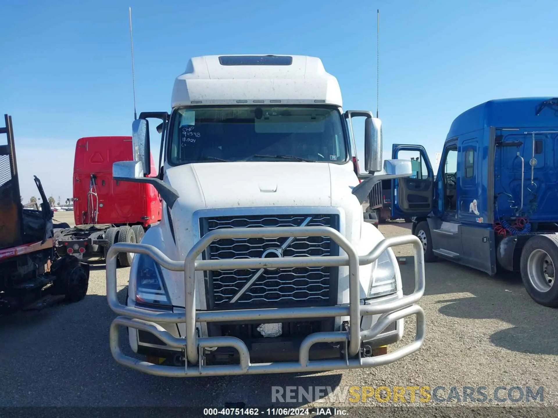 13 Photograph of a damaged car 4V4NC9EH9MN263858 VOLVO VNL 2021