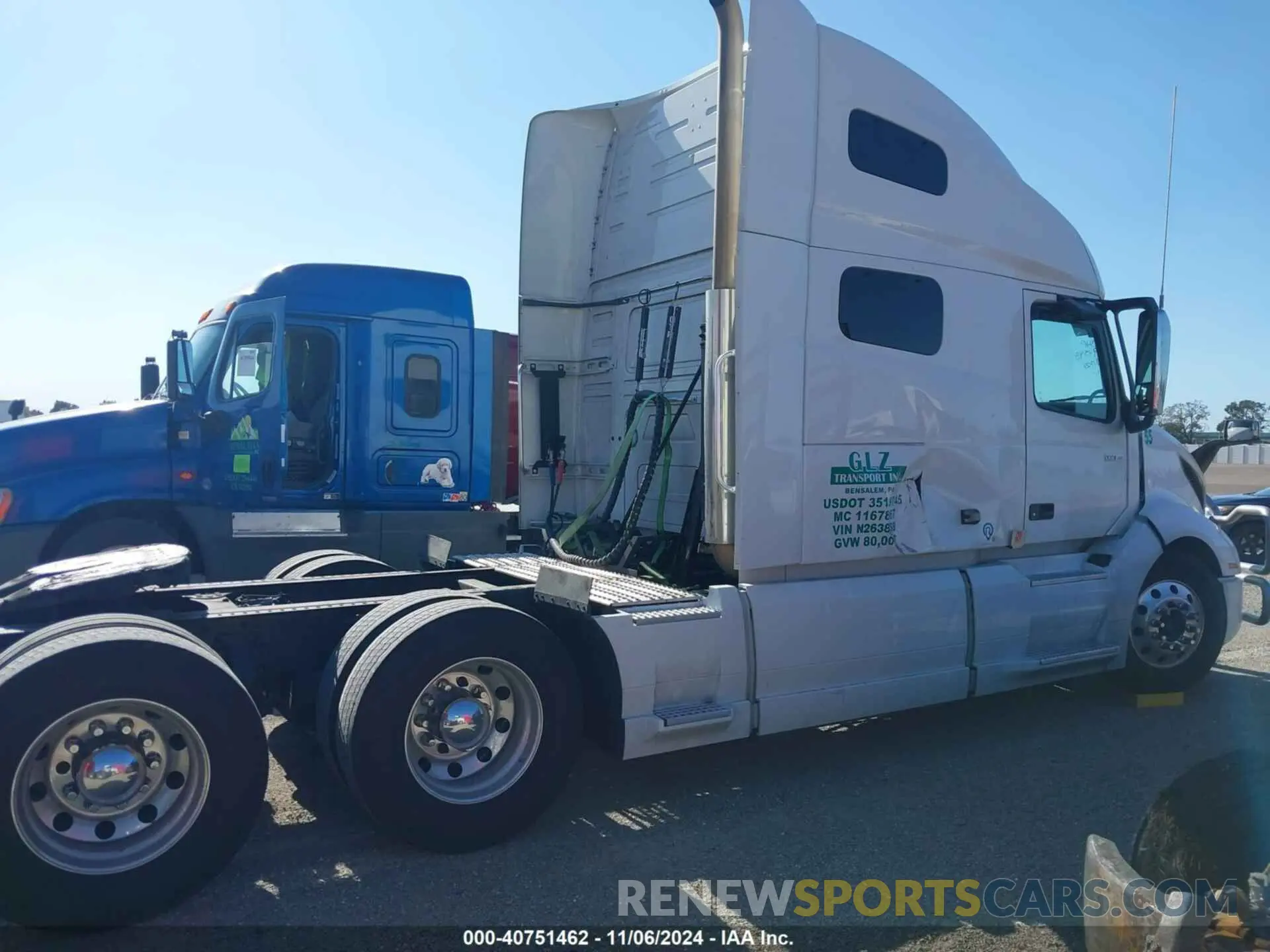 14 Photograph of a damaged car 4V4NC9EH9MN263858 VOLVO VNL 2021