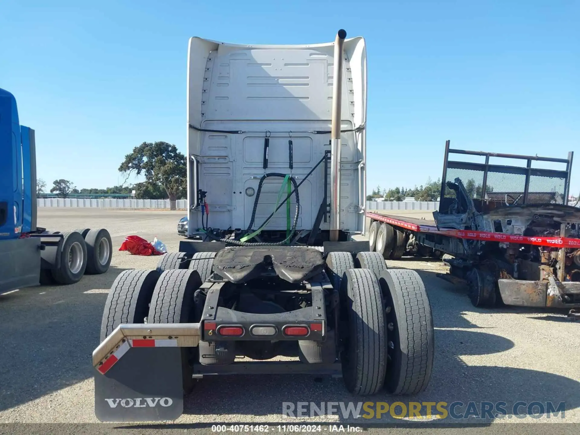16 Photograph of a damaged car 4V4NC9EH9MN263858 VOLVO VNL 2021