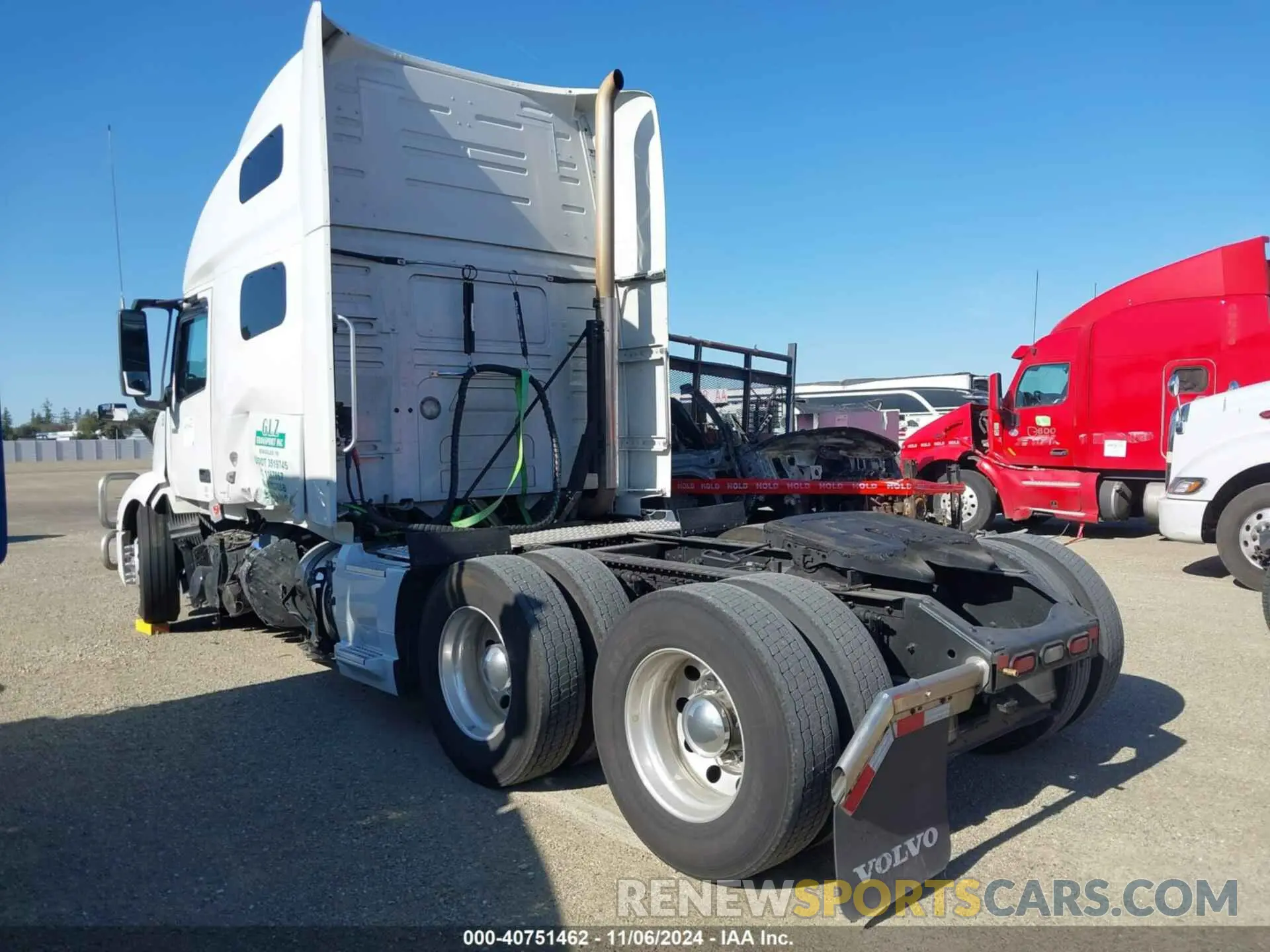 3 Photograph of a damaged car 4V4NC9EH9MN263858 VOLVO VNL 2021