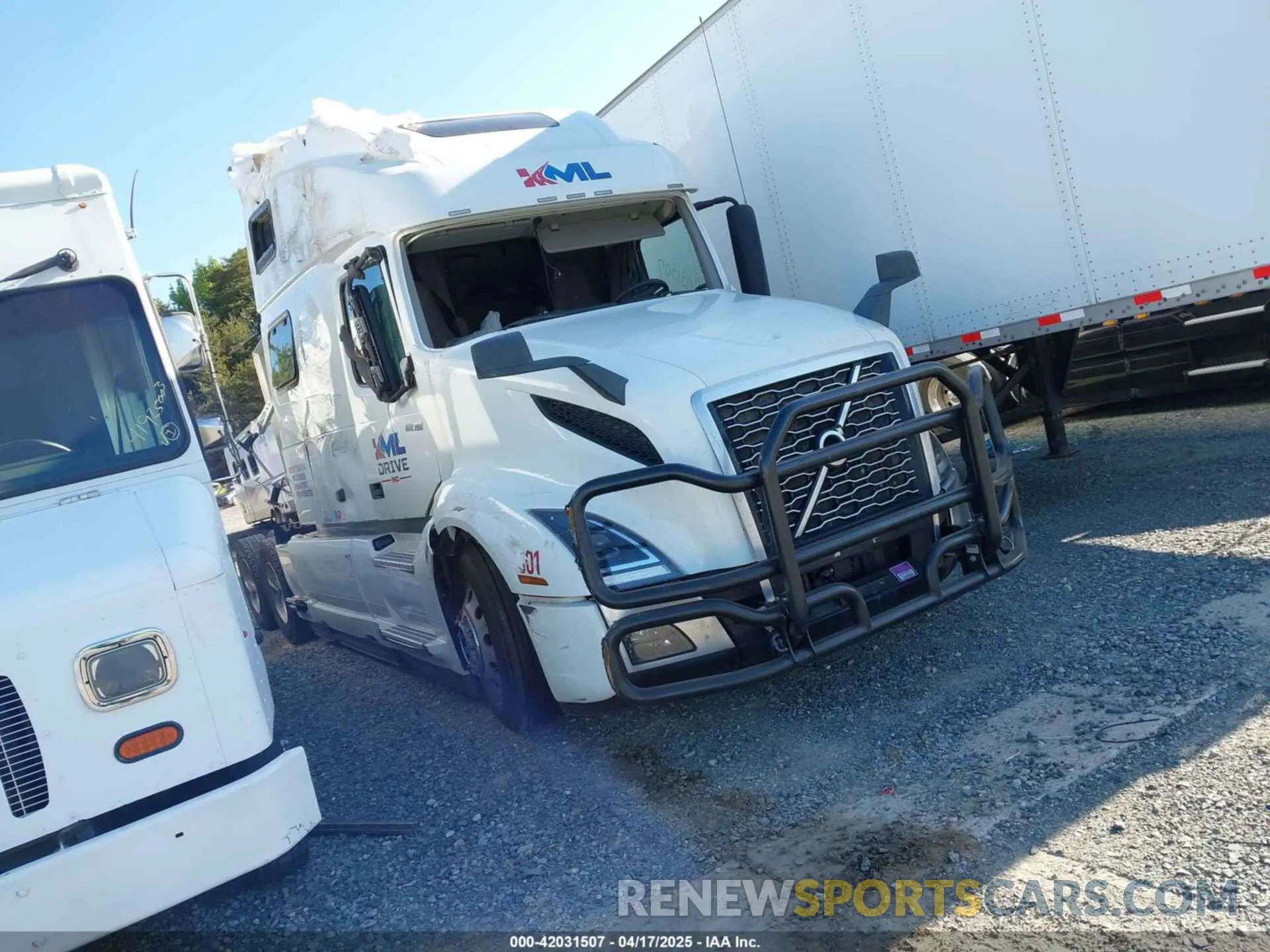 1 Фотография поврежденного автомобиля 4V4NC9EH9MN282782 VOLVO VNL 2021