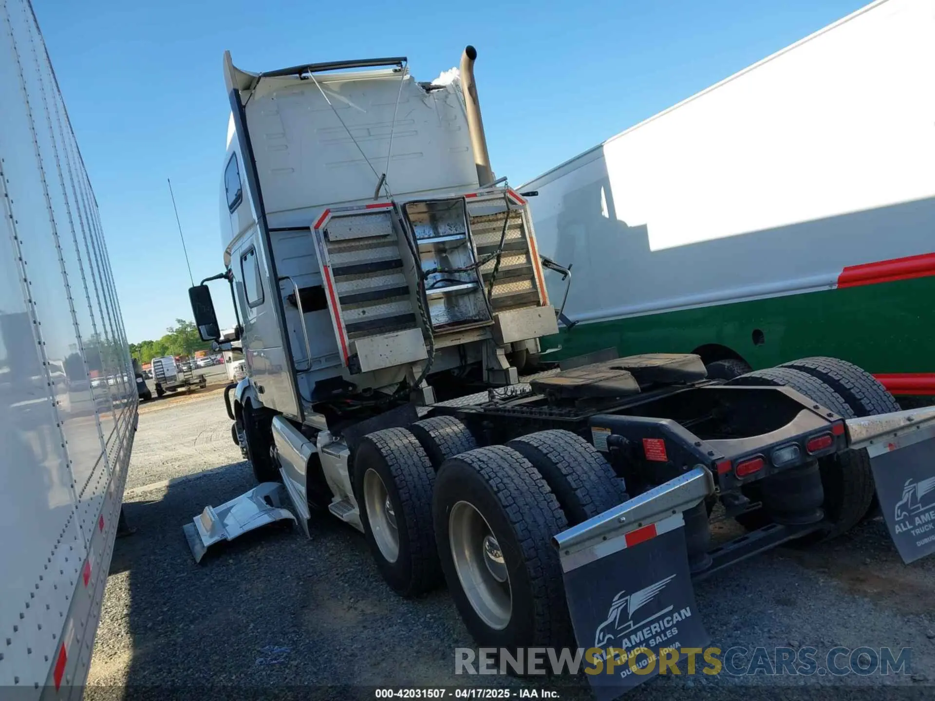 3 Фотография поврежденного автомобиля 4V4NC9EH9MN282782 VOLVO VNL 2021